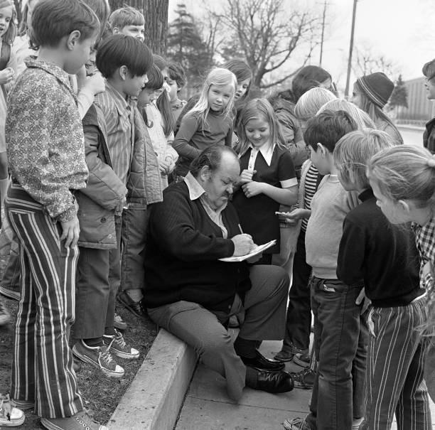 William Conrad star of TV private investigator drama Cannon visits- Old Photo 5 William Conrad star of TV private investigator drama Cannon visits- Old Photo 5