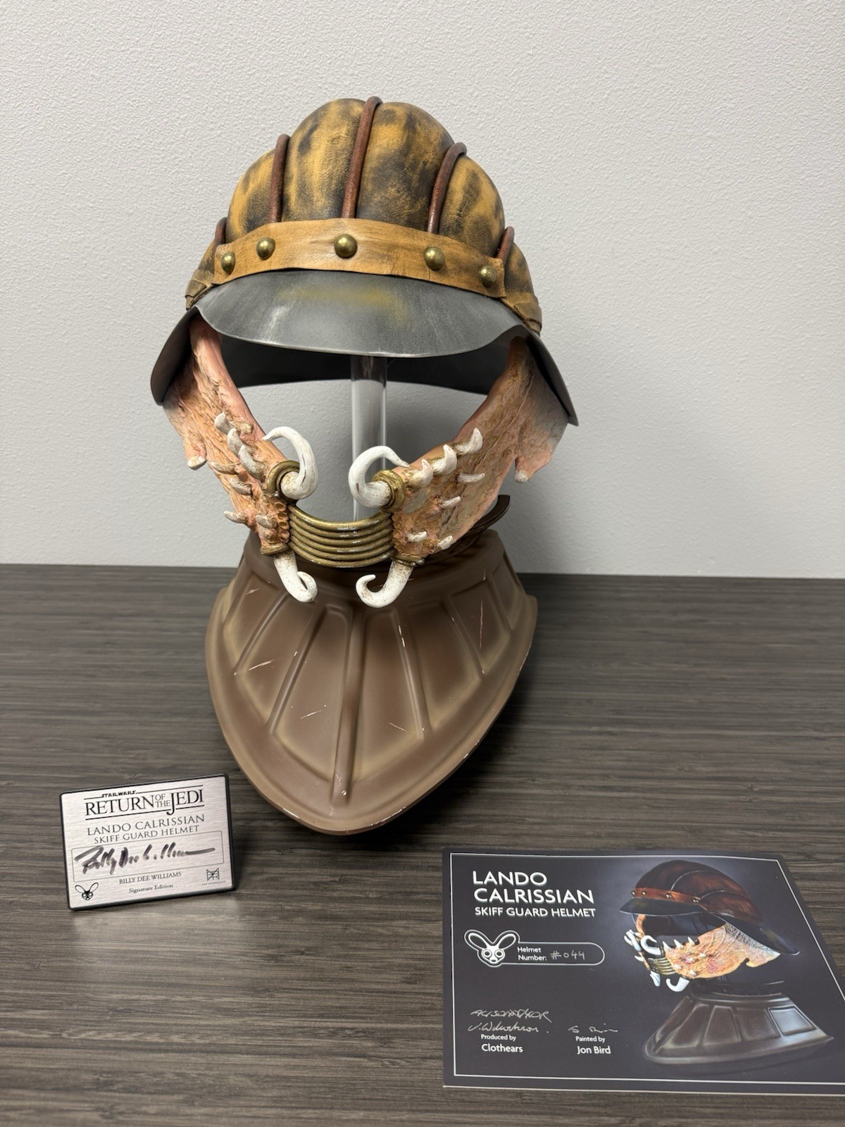 Clothears Costumes Lando Calrissian Skiff Guard Helmet Signed Plaque Star Wars Clothears Costumes Lando Calrissian Skiff Guard Helmet Signed Plaque Star Wars