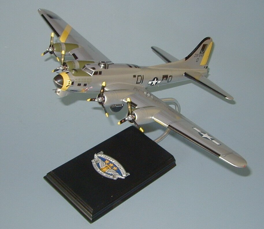 USAAF Boeing B-17 Flying Fortress Liberty Belle Desk Model 1/60 WW2 SC Airplane USAAF Boeing B-17 Flying Fortress Liberty Belle Desk Model 1/60 WW2 SC Airplane