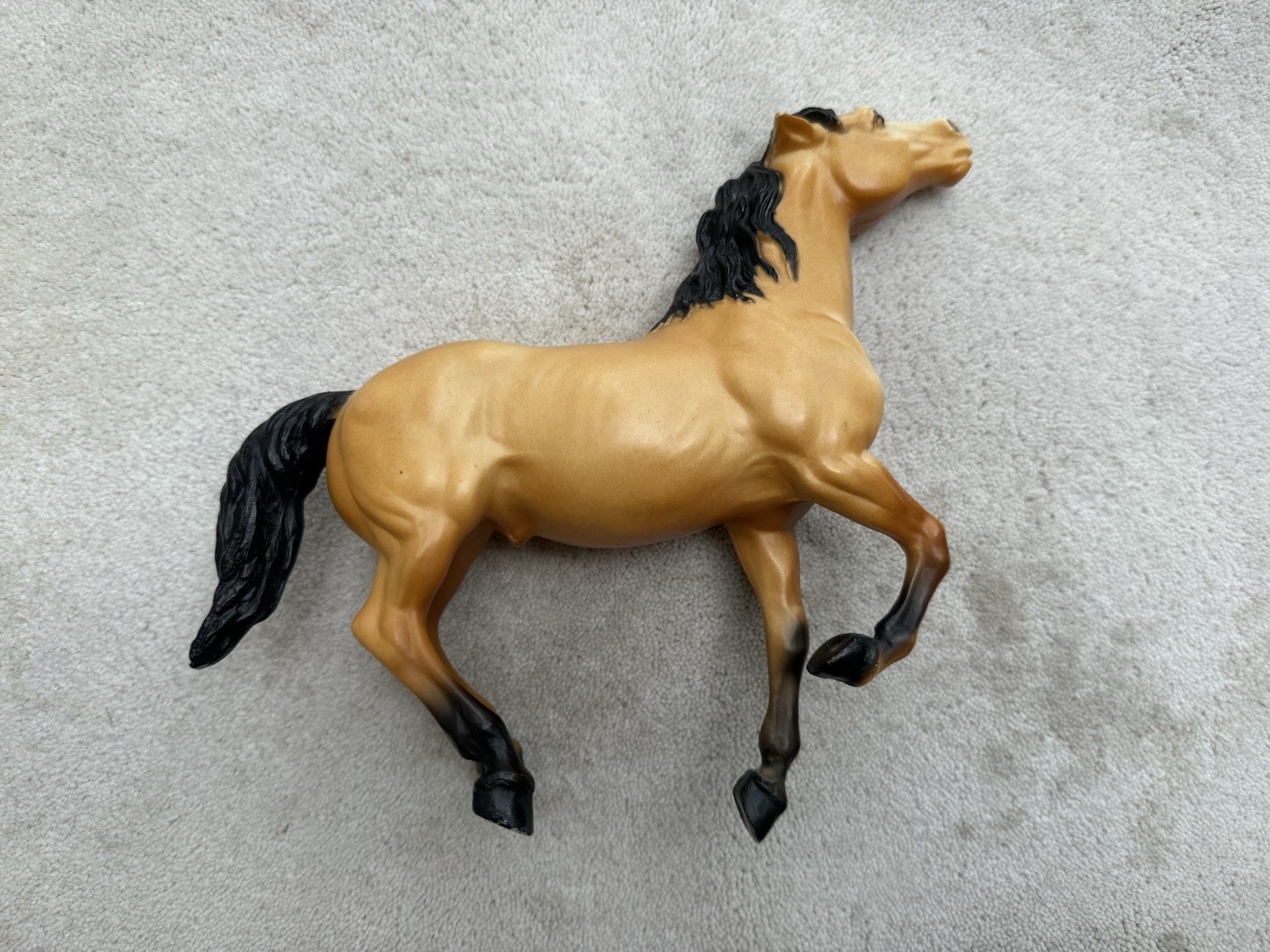 Vintage Breyer Horse #87 Diablo Buckskin Semi-Rearing Mustang GOLDEN VARIATION Vintage Breyer Horse #87 Diablo Buckskin Semi-Rearing Mustang GOLDEN VARIATION