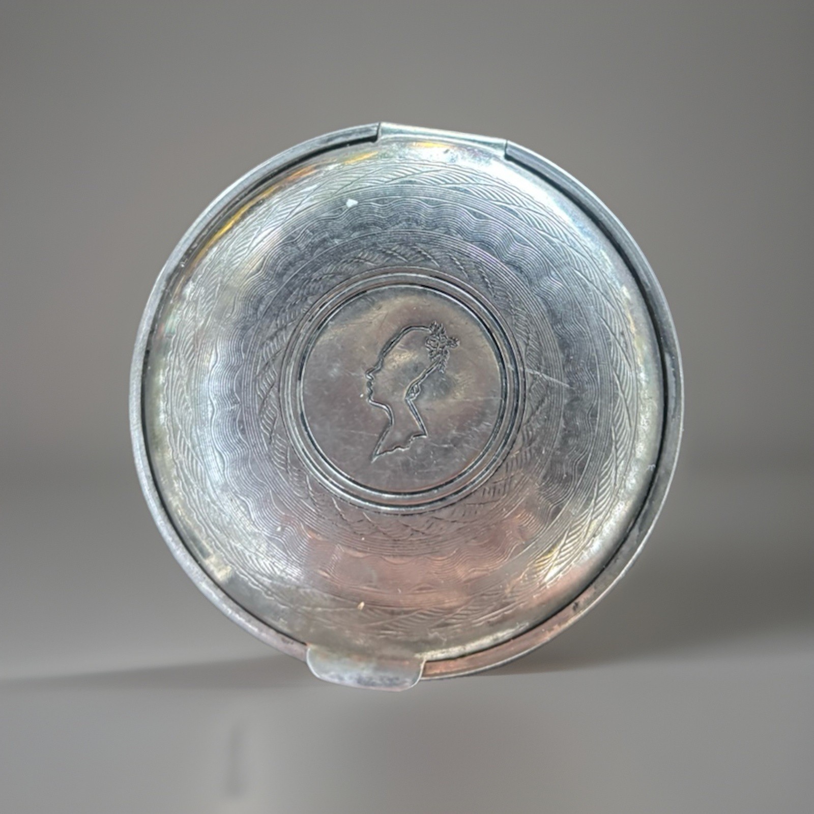 Antique/Vintage 1910 Armand Powder Compact/Mirror/Puff/Residual Powder/Silver Antique/Vintage 1910 Armand Powder Compact/Mirror/Puff/Residual Powder/Silver
