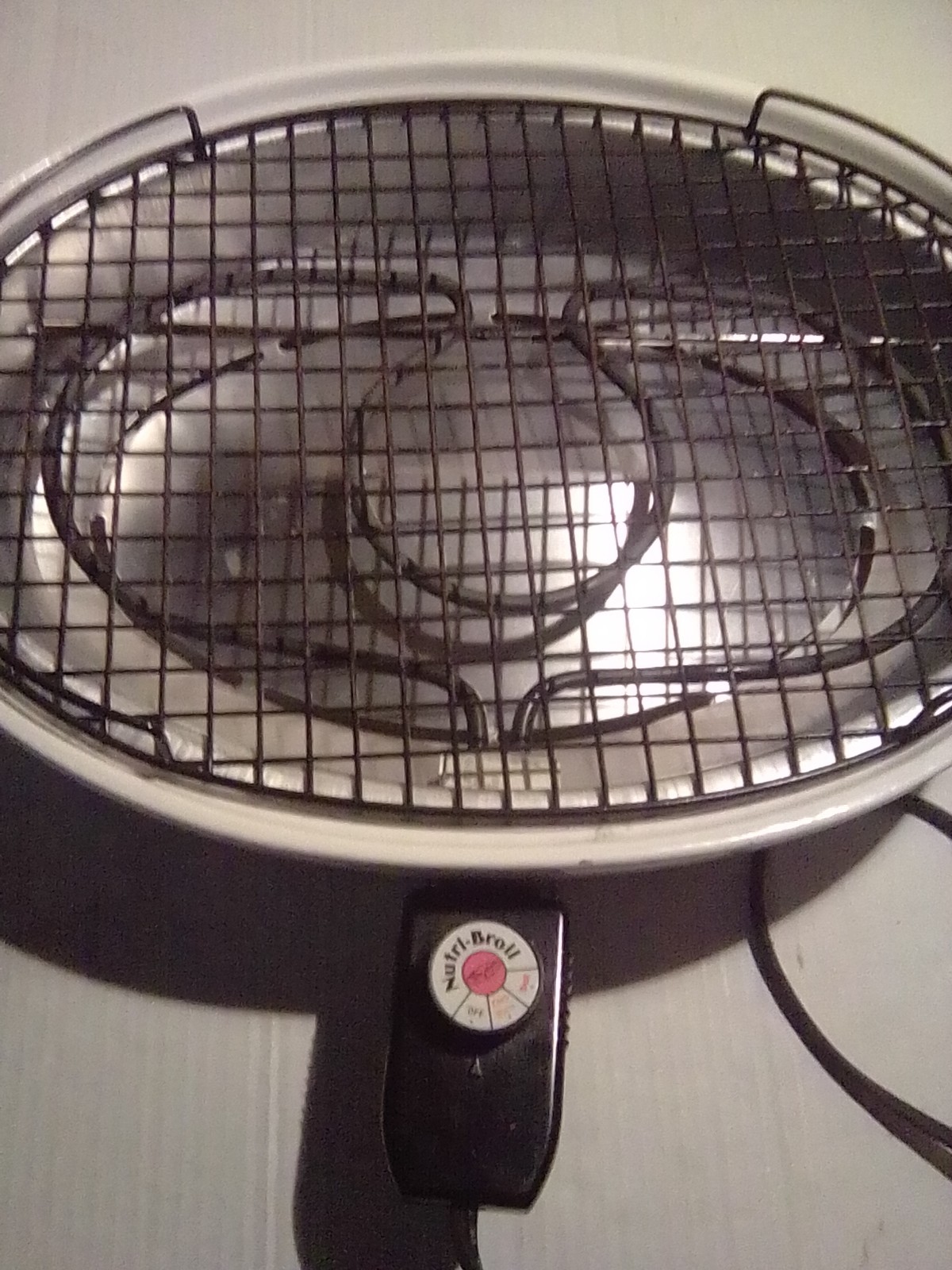 Vintage Nesco Nutri Broil Tabletop Electric Broiler Oven Cooker White Tested Vintage Nesco Nutri Broil Tabletop Electric Broiler Oven Cooker White Tested