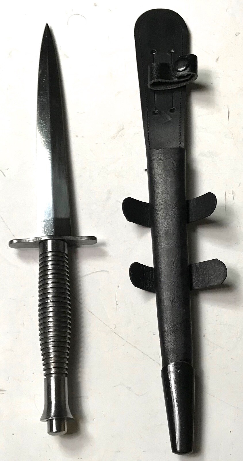 WWII BRITISH & US ARMY FAIRBAIRN SYKES COMMANDO FIGHTING KNIFE & SCABBARD WWII BRITISH & US ARMY FAIRBAIRN SYKES COMMANDO FIGHTING KNIFE & SCABBARD
