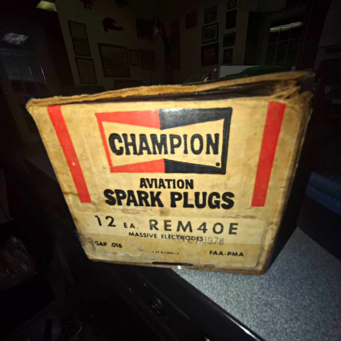 Vintage Champion REM40E Aviation Spark Plugs 12-Pack Original Box FAA-PMA Vintage Champion REM40E Aviation Spark Plugs 12-Pack Original Box FAA-PMA
