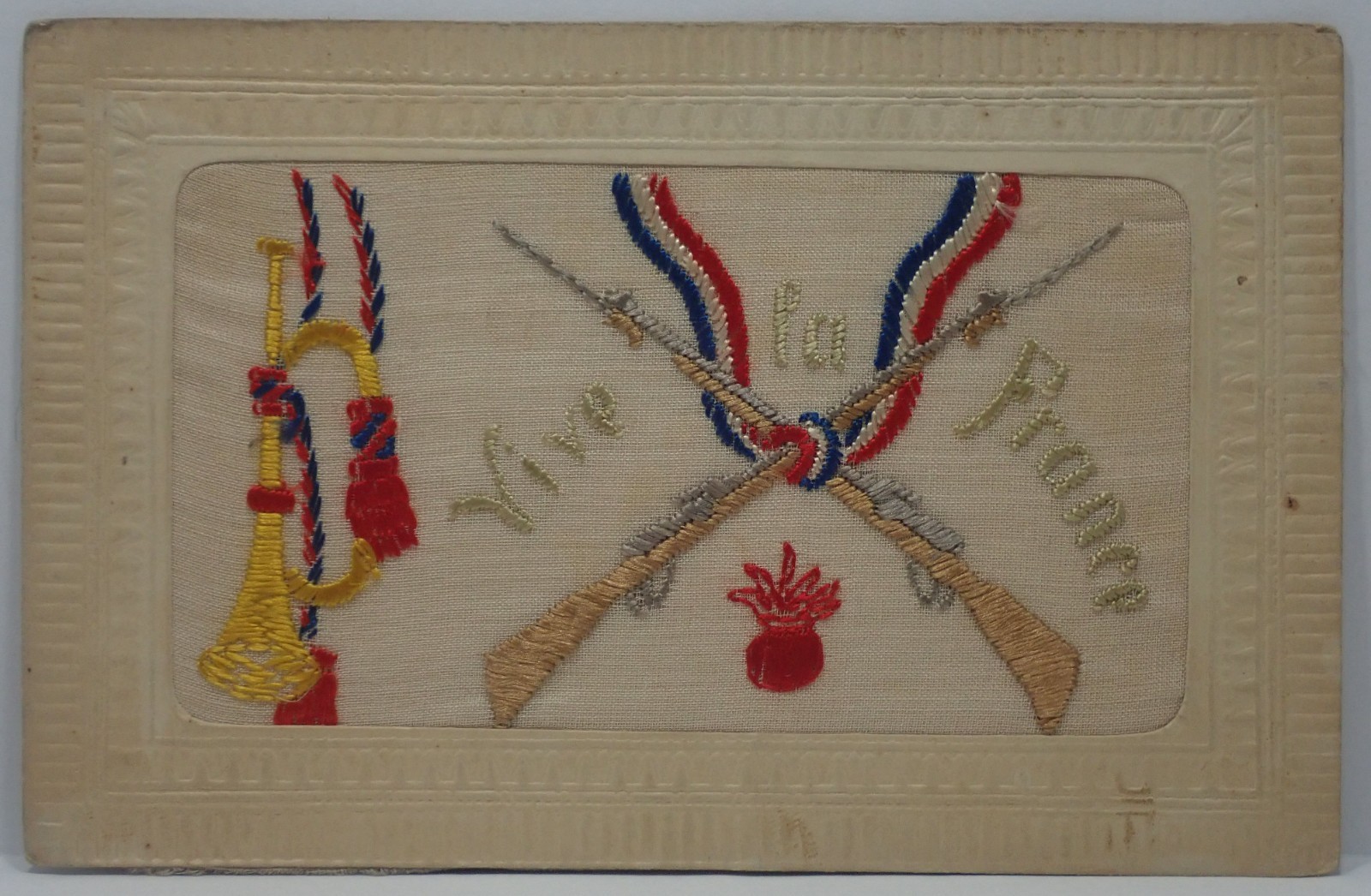 ANTIQUE 1918 WWI POSTCARD EMBROIDERED SILK BUGLE RIFLES BOMB VIVE LA FRANCE ANTIQUE 1918 WWI POSTCARD EMBROIDERED SILK BUGLE RIFLES BOMB VIVE LA FRANCE