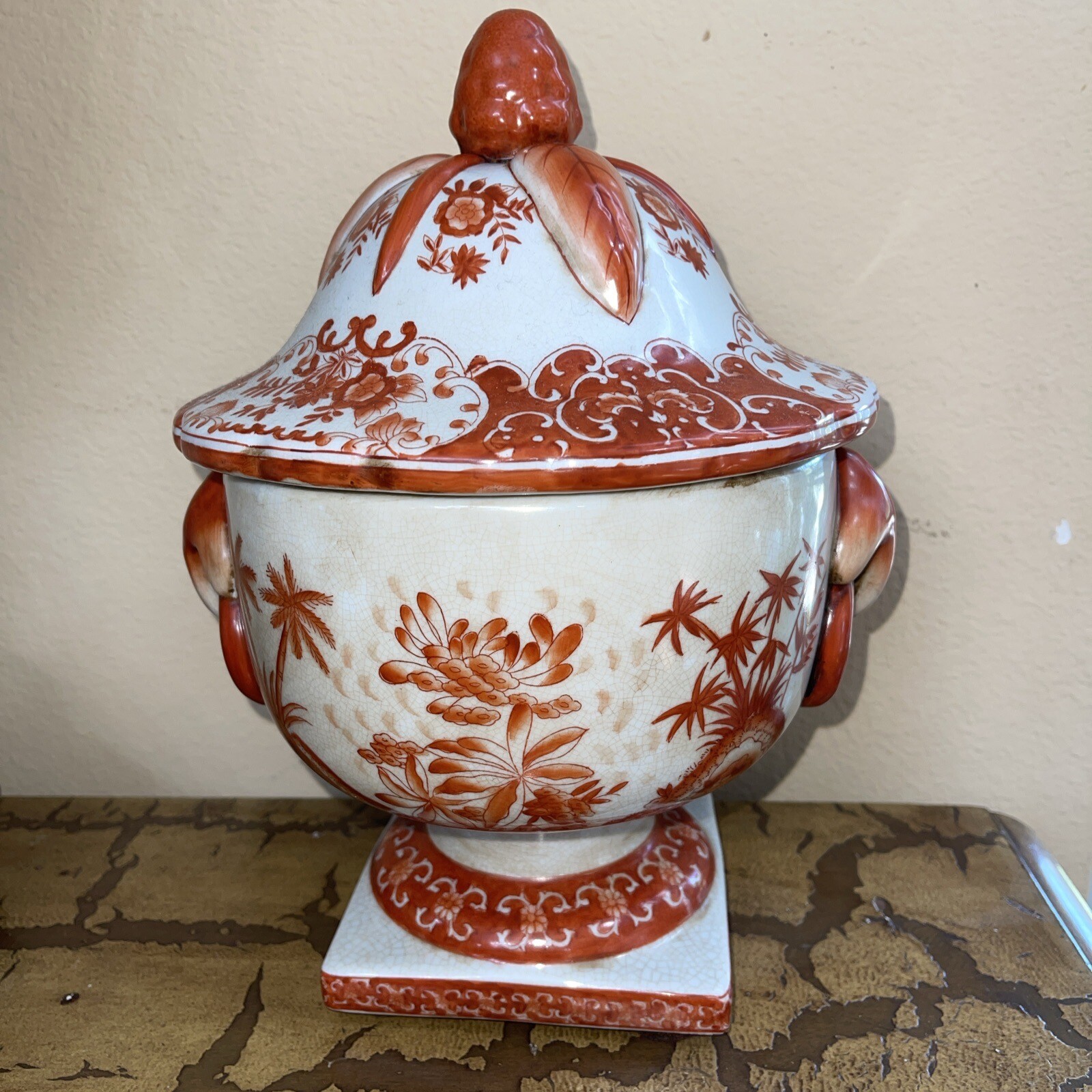 Gorgeous orange base with lid