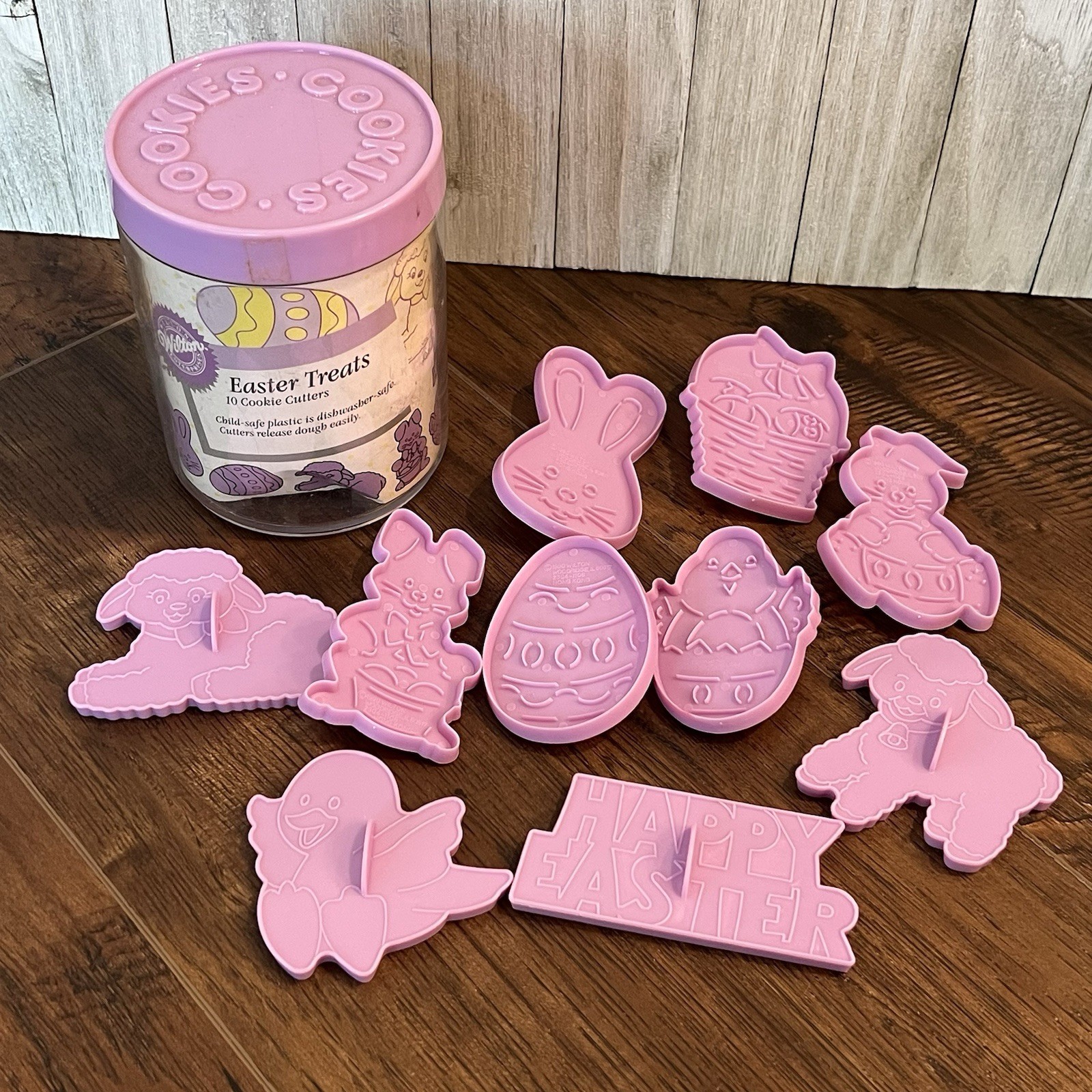 Vintage 1990 Wilton Easter 10 Cookie Cutters Plastic w/ Canister Bunny Egg Lamb Vintage 1990 Wilton Easter 10 Cookie Cutters Plastic w/ Canister Bunny Egg Lamb