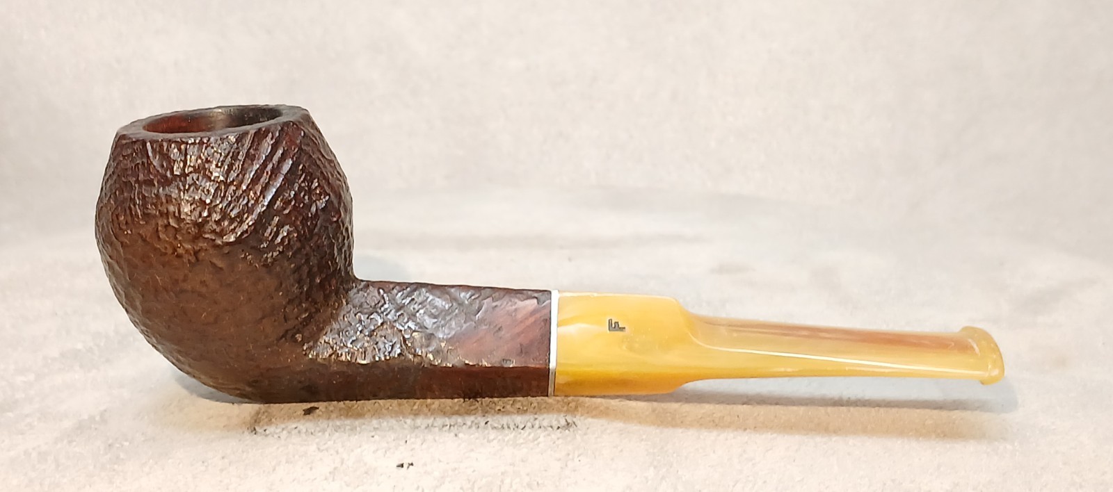 Beautiful Medico Sandblasted Bulldog Tobacco Pipe W/Amber Acrylic Stem Beautiful Medico Sandblasted Bulldog Tobacco Pipe W/Amber Acrylic Stem