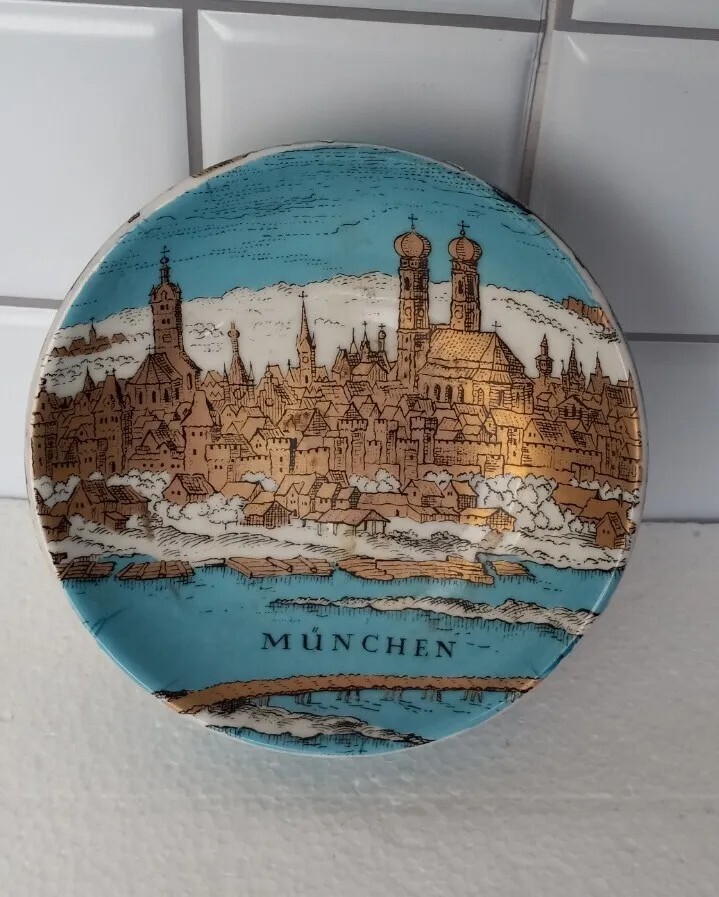 Vintage Munchen Western Germany Porcelain Ashtray Vintage Munchen Western Germany Porcelain Ashtray