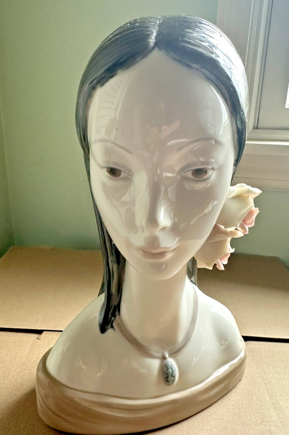 Lladro 4668 La Maja Head Bust Porcelain Figurine Brunette Lady w/Rose 12.5 Lladro 4668 La Maja Head Bust Porcelain Figurine Brunette Lady w/Rose 12.5