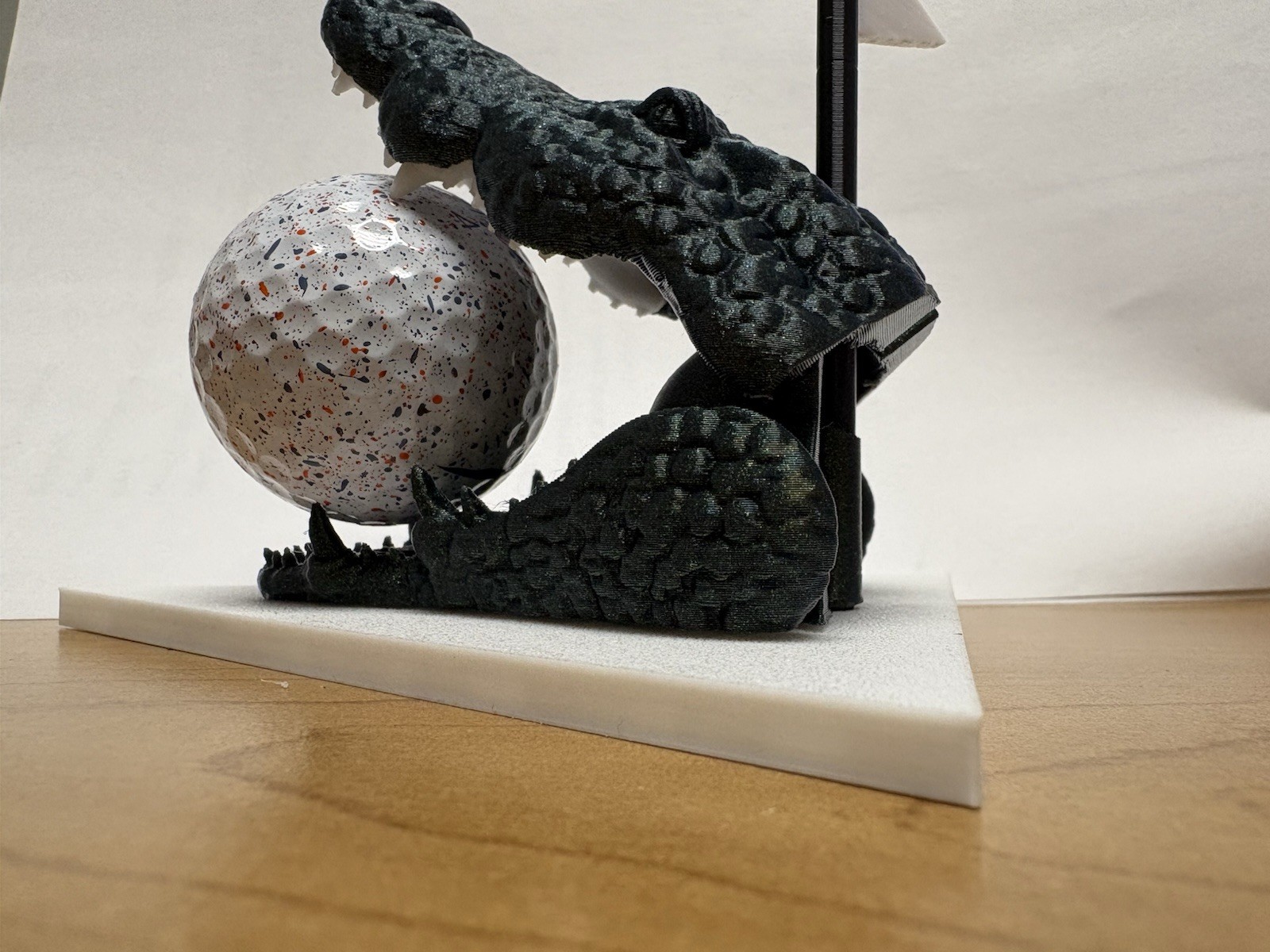 Morris happy Gilmore Alligator Golf Ball display on Triangular Base w/ Mini Flag Morris happy Gilmore Alligator Golf Ball display on Triangular Base w/ Mini Flag