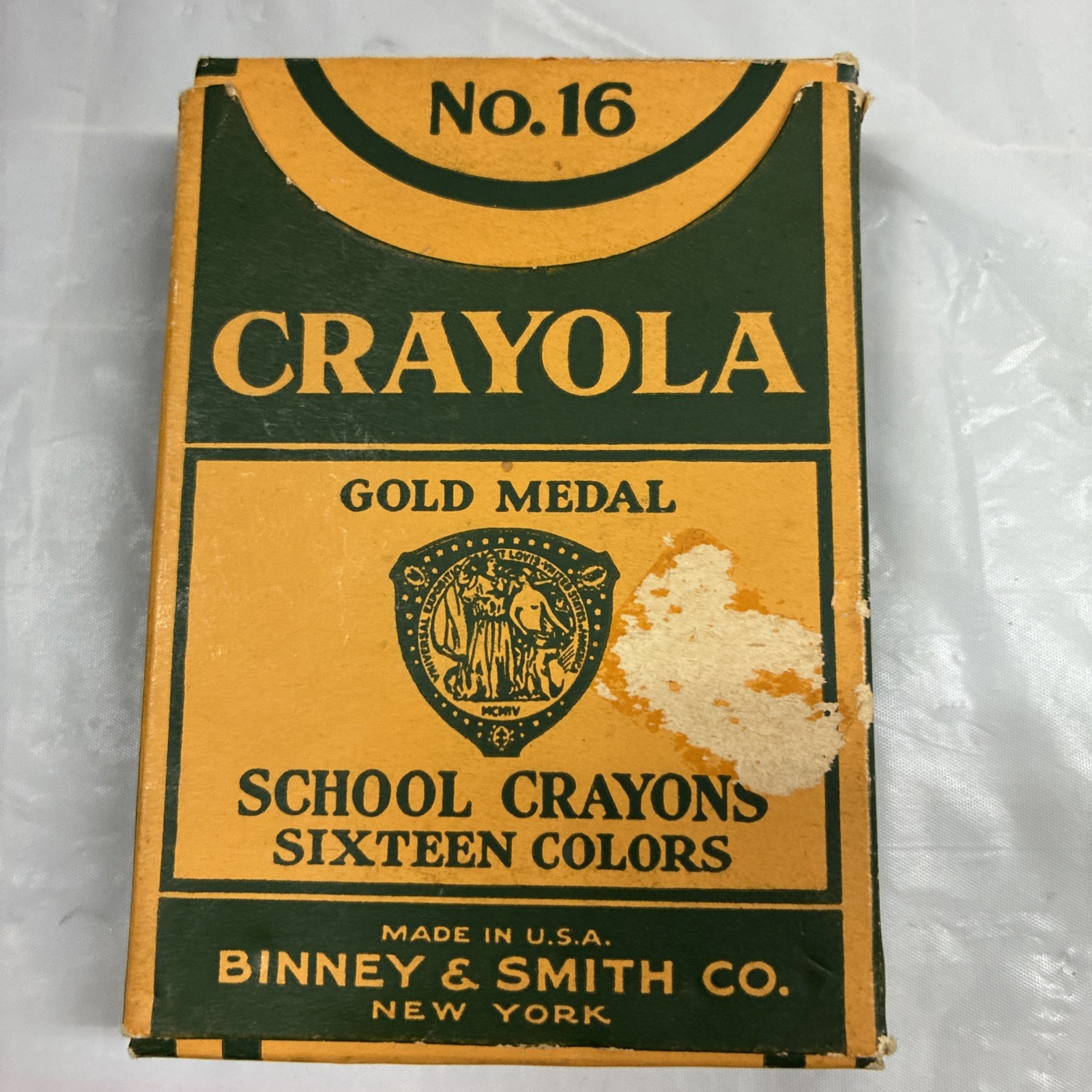 Vintage 1928-1933 No. 8 BOX Of CRAYOLA CRAYONS GOLD MEDAL by BINNEY & SMITH 17 Vintage 1928-1933 No. 8 BOX Of CRAYOLA CRAYONS GOLD MEDAL by BINNEY & SMITH 17