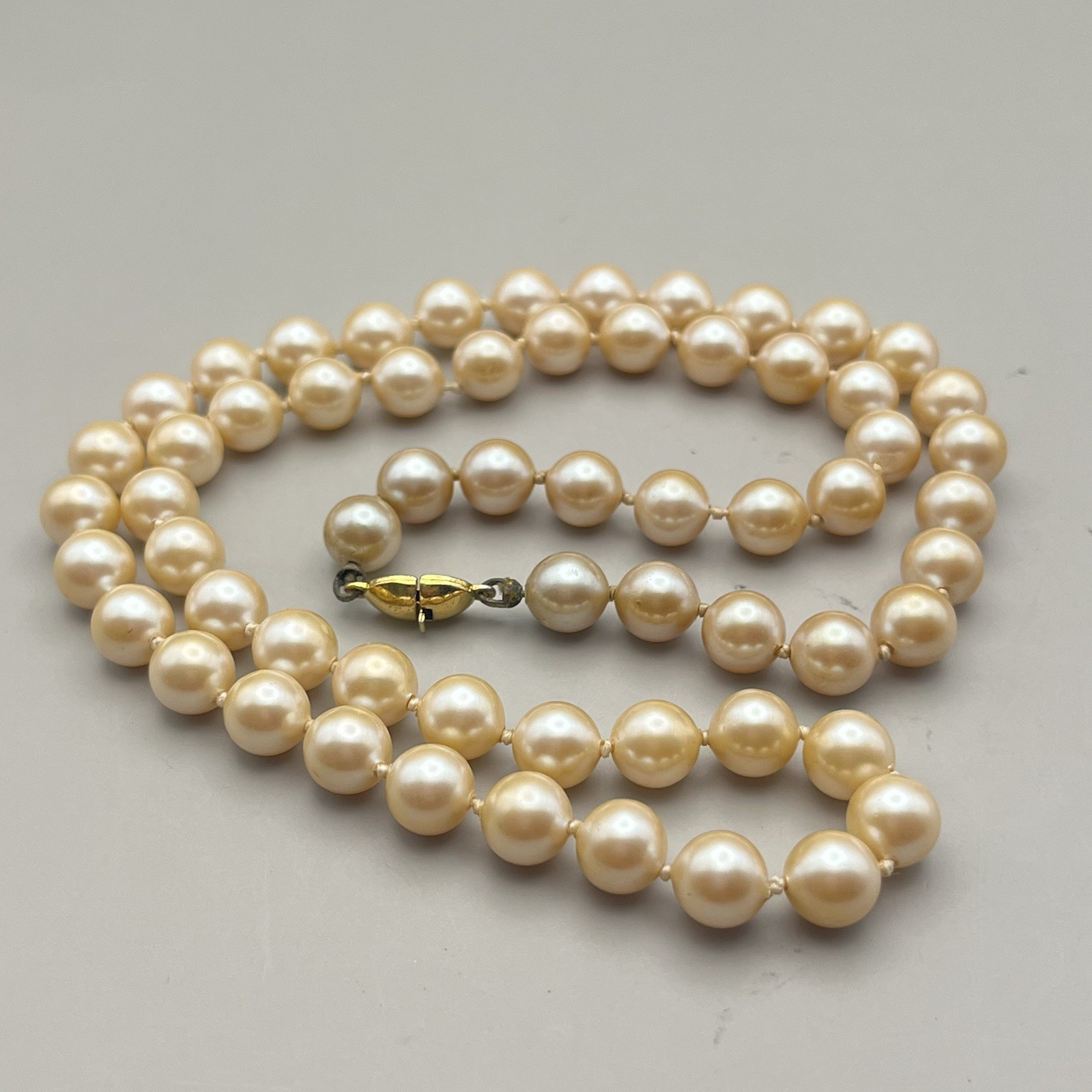 VTG Monet Faux Simulated Pearl Necklace Gold Tone Push Lock Clasp 23 VTG Monet Faux Simulated Pearl Necklace Gold Tone Push Lock Clasp 23