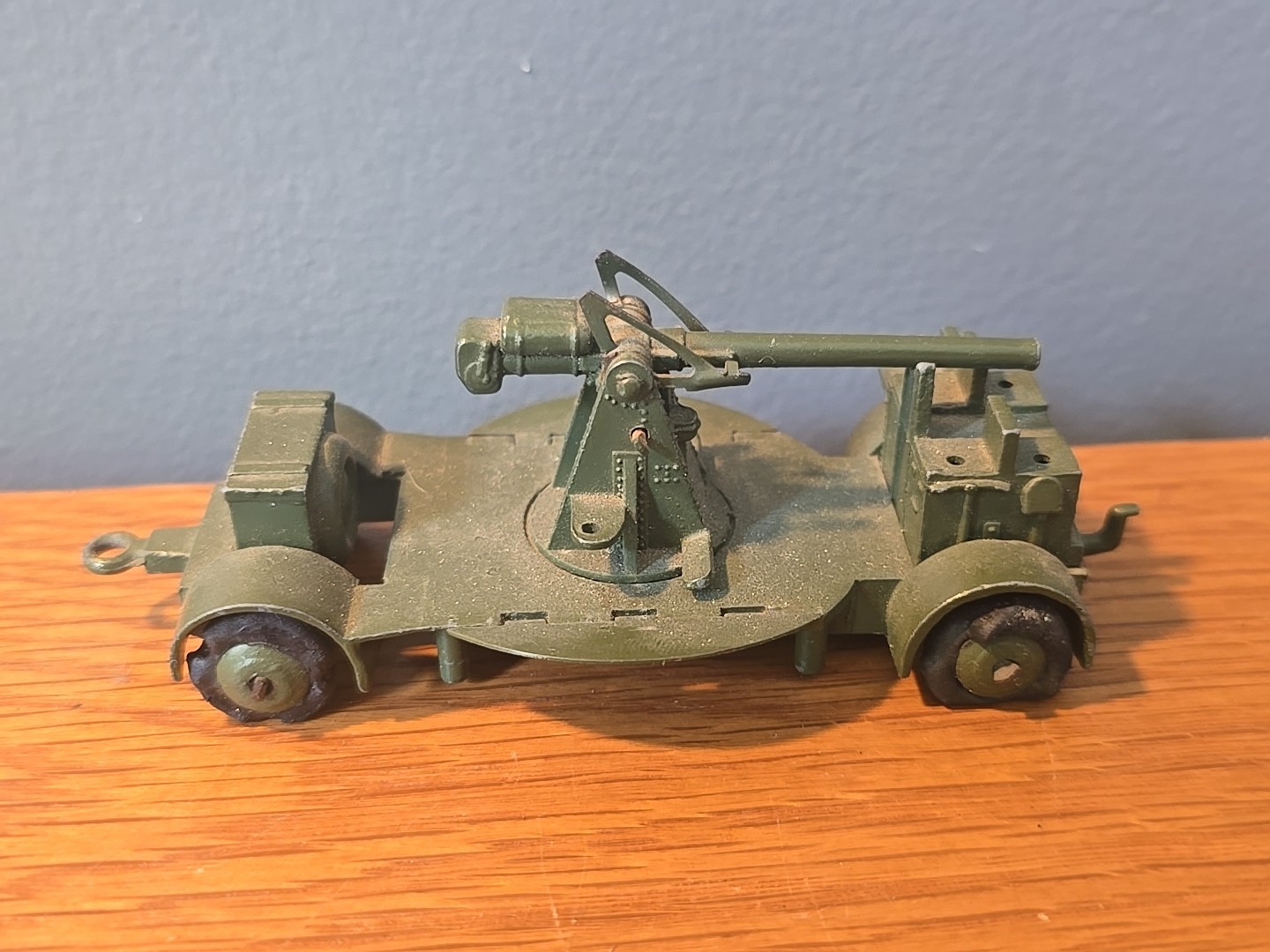 Dinky Toys 161B Anti Aircraft Gun on Trailer made in England - MINT Dinky Toys 161B Anti Aircraft Gun on Trailer made in England - MINT