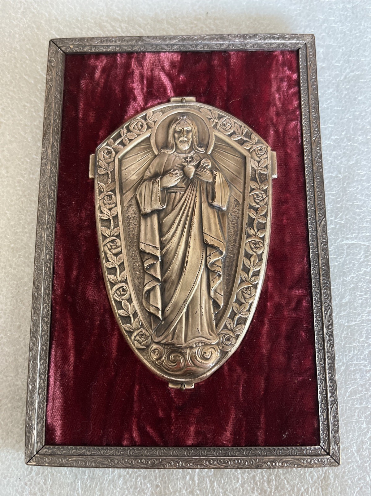 Vintage Sacred Heart Jesus Wall Plaque Devotional Hanging Religious Art Velvet Vintage Sacred Heart Jesus Wall Plaque Devotional Hanging Religious Art Velvet