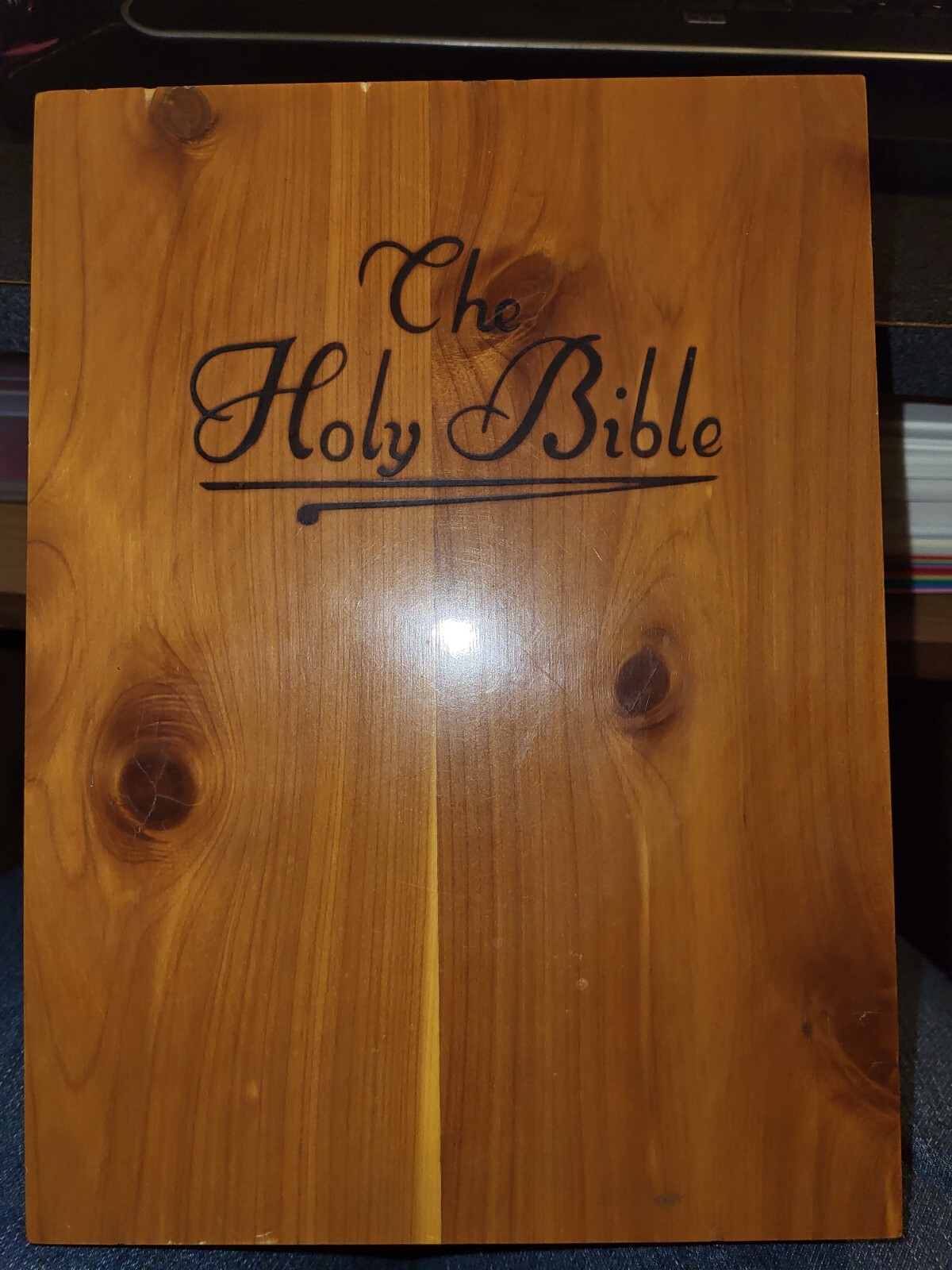 VTG Memorial Holy Bible Wood Brotherhood Carpenters Union Made Steelton Steel PA VTG Memorial Holy Bible Wood Brotherhood Carpenters Union Made Steelton Steel PA