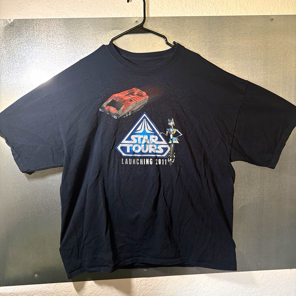147 Disney Star Tours Cast Member Exclusive Collection T-Shirt 2011 vintage