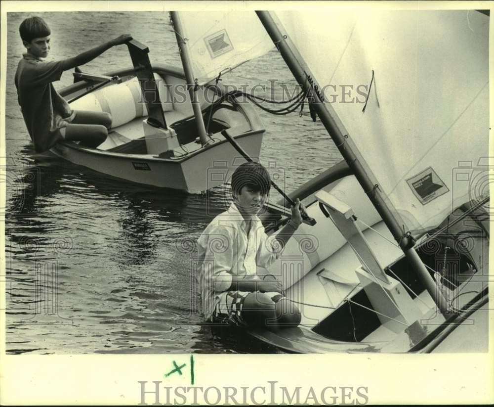 1984 Press Photo Charles Meade & Michael DeMarcey in their Optimist boats