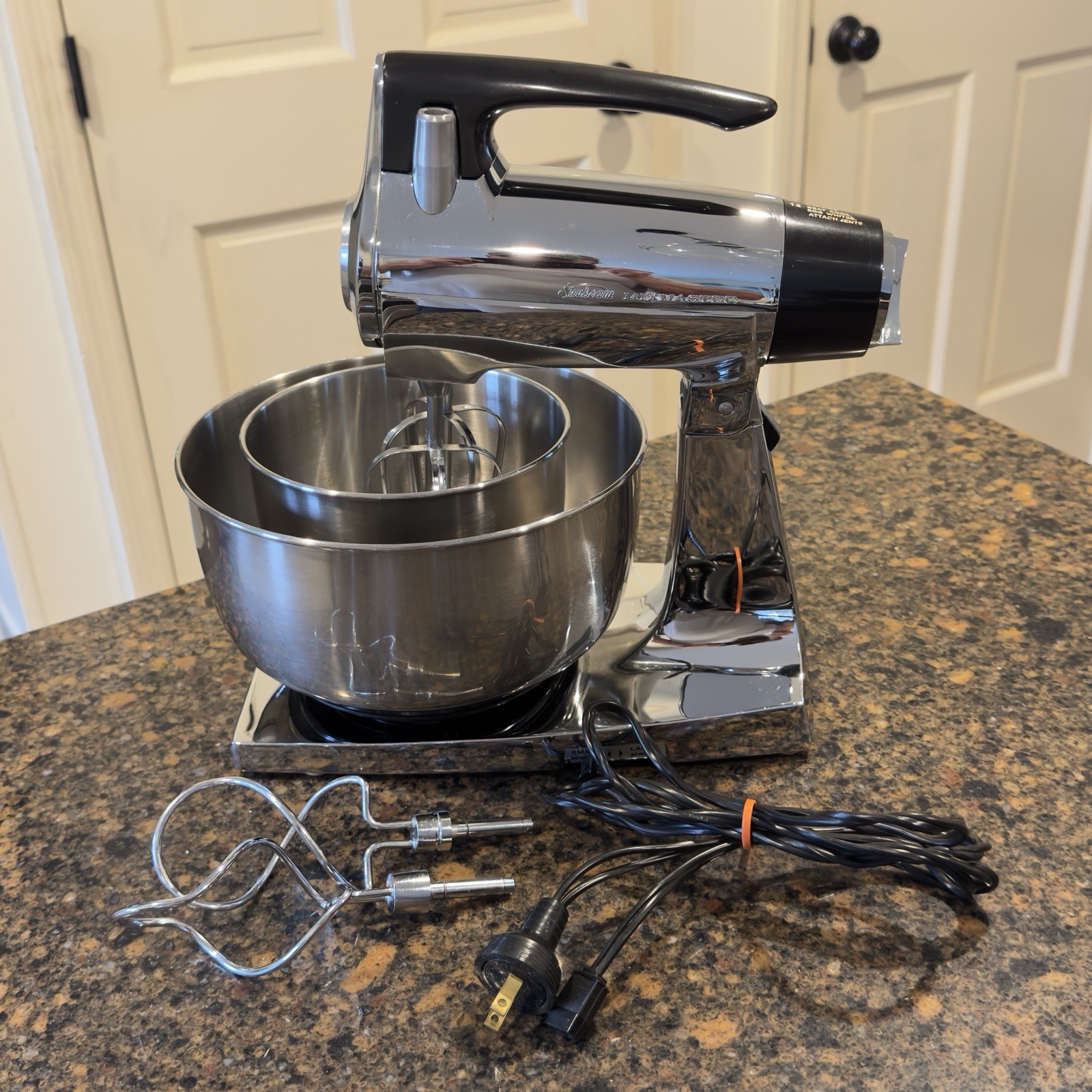 Vtg 70s Sunbeam Mixmaster Model MMB Chrome 12-Speed Stand Mixer Complete