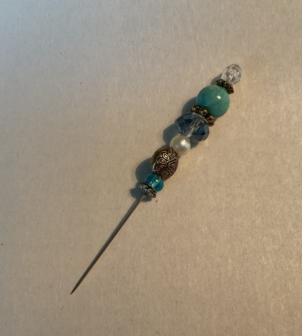 VINTAGE HATPIN GOLD TRIM AND RHINESTONES VINTAGE HATPIN GOLD TRIM AND RHINESTONES