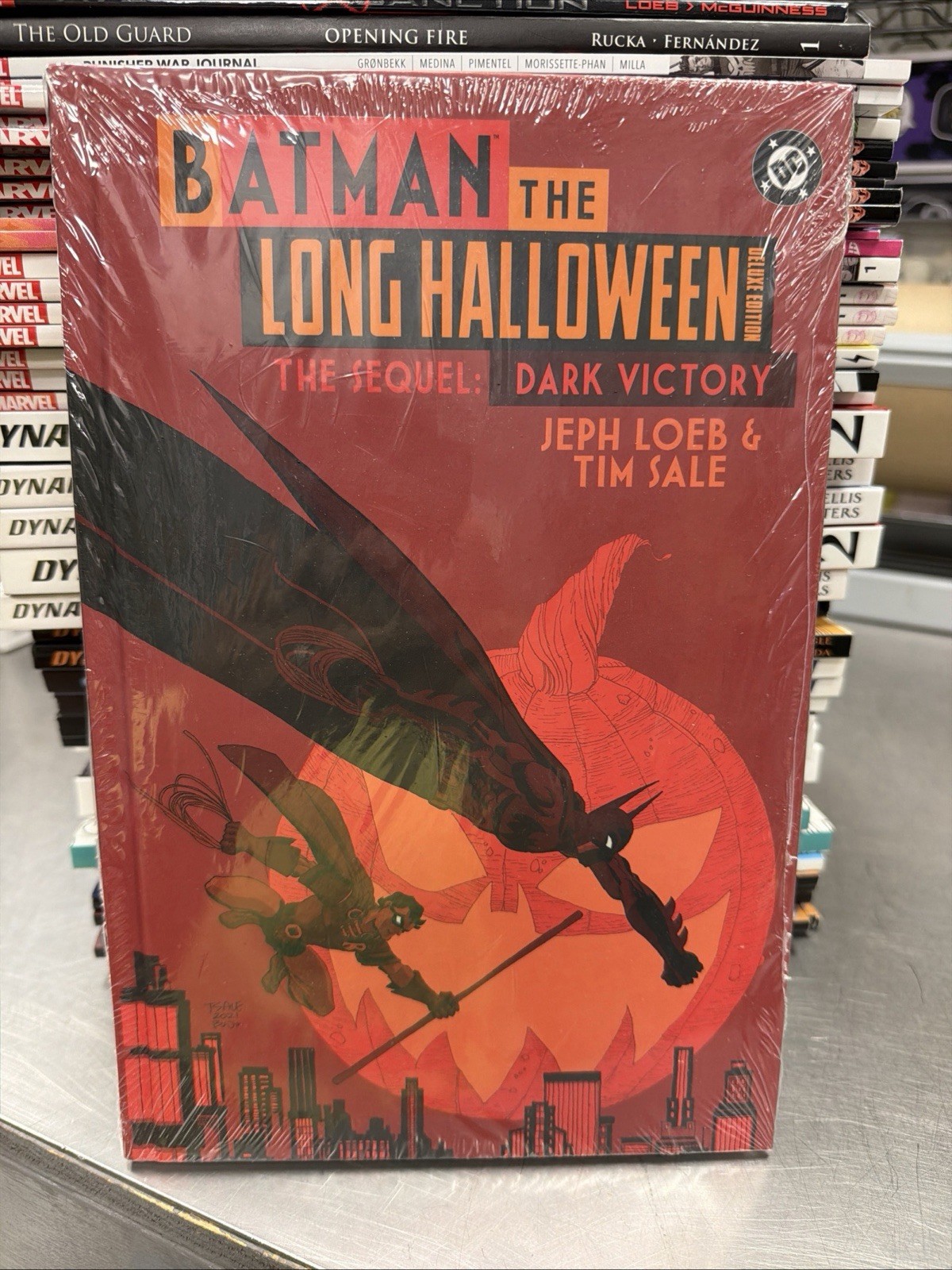 DC Comics Batman The Long Halloween Deluxe Edition The Sequel: Dark Victory HC DC Comics Batman The Long Halloween Deluxe Edition The Sequel: Dark Victory HC