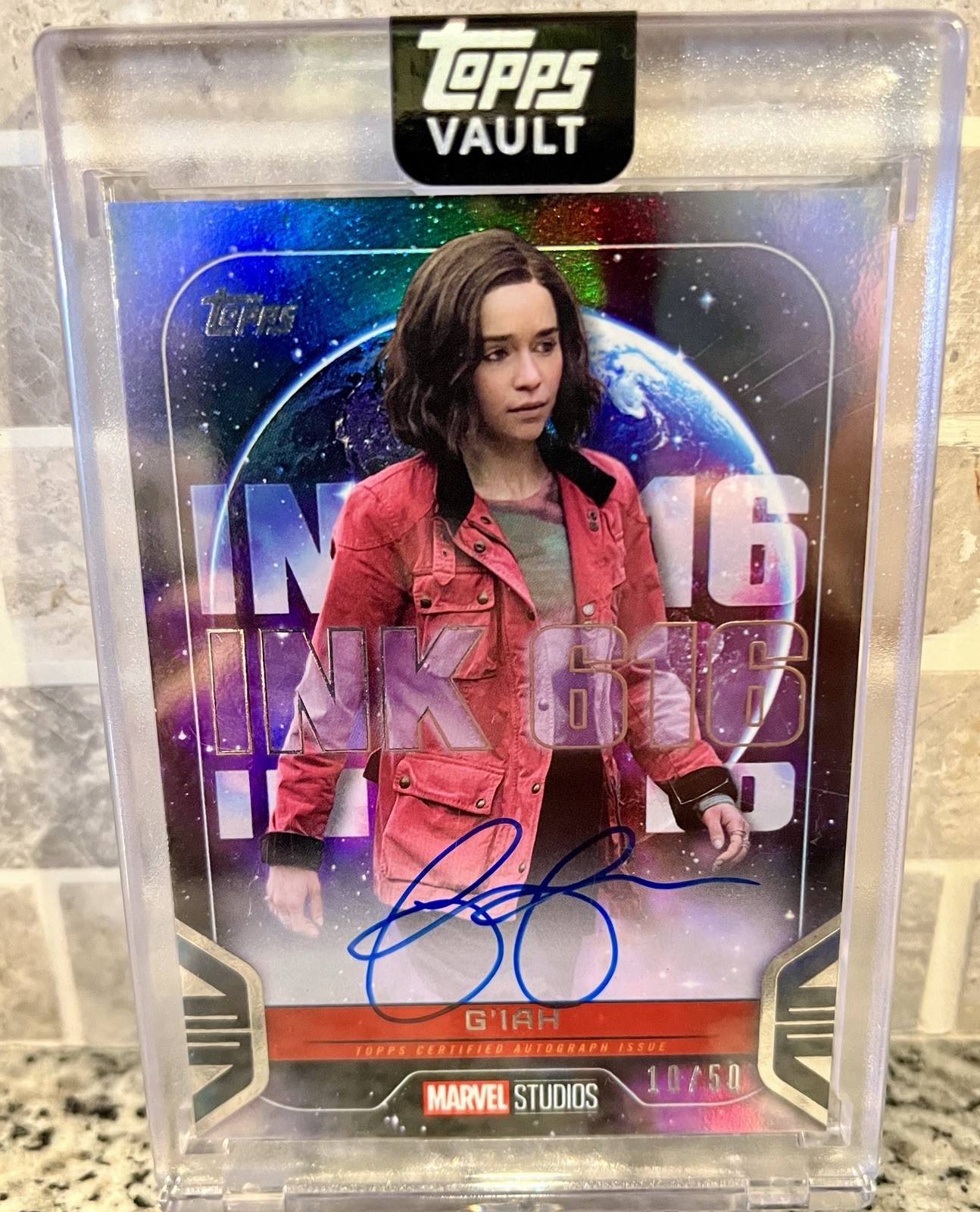 G'IAH Emilia Clarke 2026 TOPPS MARVEL VAULT INK-616 AUTO /50 INK-EC 10/50 G'IAH Emilia Clarke 2026 TOPPS MARVEL VAULT INK-616 AUTO /50 INK-EC 10/50
