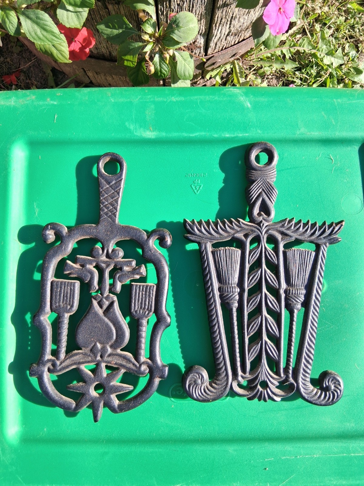 Pair Of Vintage Mid-century Black Cast Iron Kitchen Trivets Pair Of Vintage Mid-century Black Cast Iron Kitchen Trivets