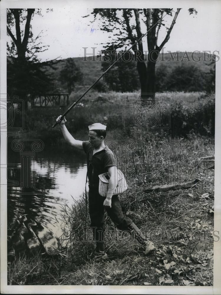 1934 Press Photo Boxer Jimmy McLarnin trains & fishes at Orangeburg NY