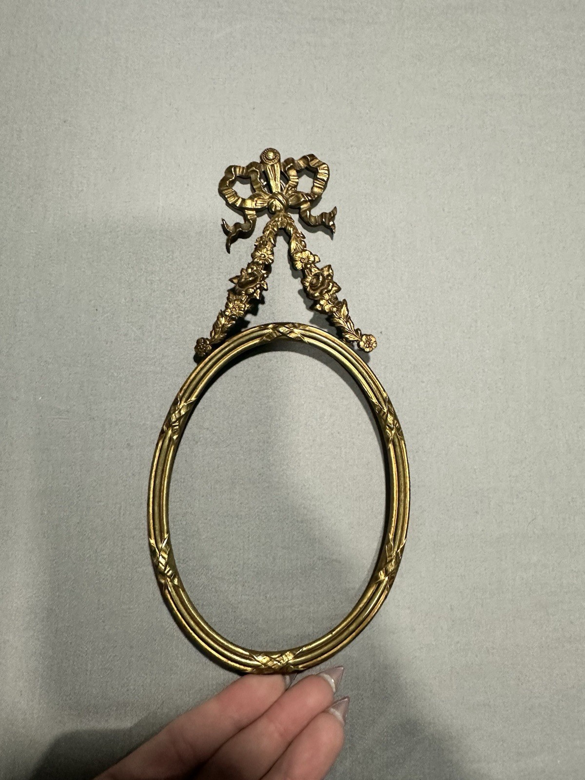 VTG Louis XVI 19th Century Brass Oval Frame Ornate Ribbon VTG Louis XVI 19th Century Brass Oval Frame Ornate Ribbon