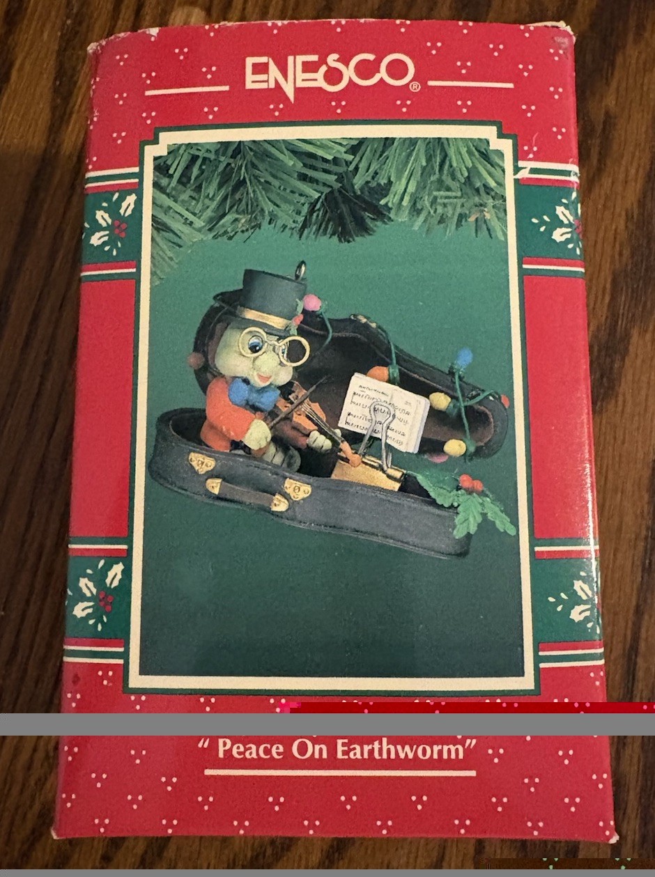 Enesco Peace On Earthworm Treasury of Christmas Ornament 1994 Enesco Peace On Earthworm Treasury of Christmas Ornament 1994