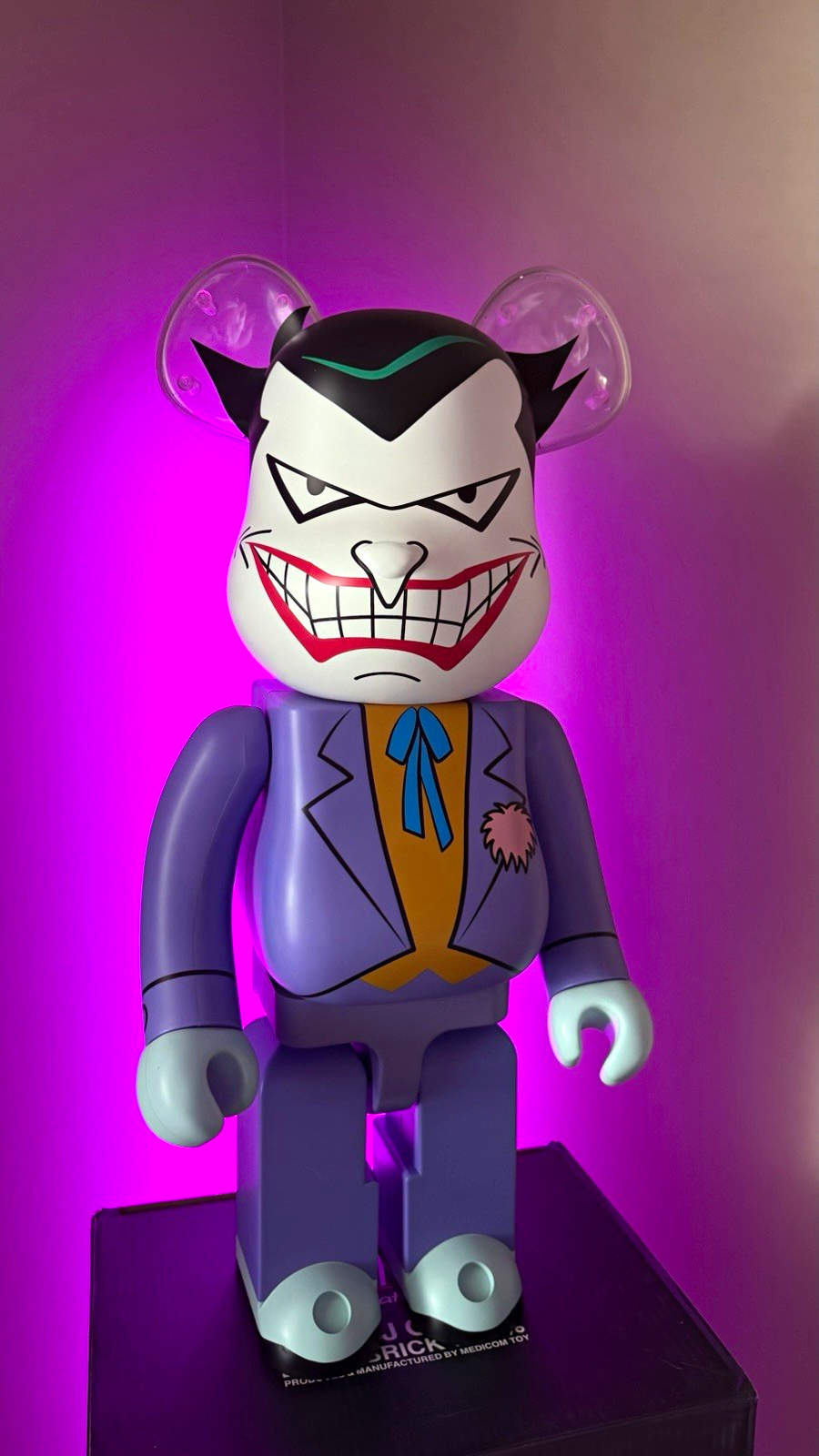 Medicom Toy BE@RBRICK The Joker 1000% Oversized Art Toy Batman Animated Medicom Toy BE@RBRICK The Joker 1000% Oversized Art Toy Batman Animated