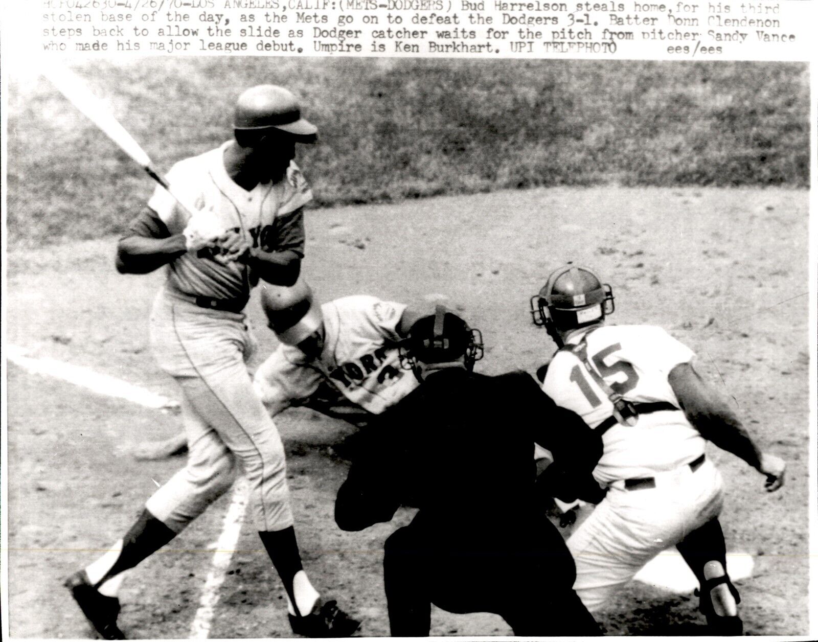 LG34 1970 Wire Photo NY METS BUD HARRELSON STEALS HOME vs LOS ANGELES DODGERS