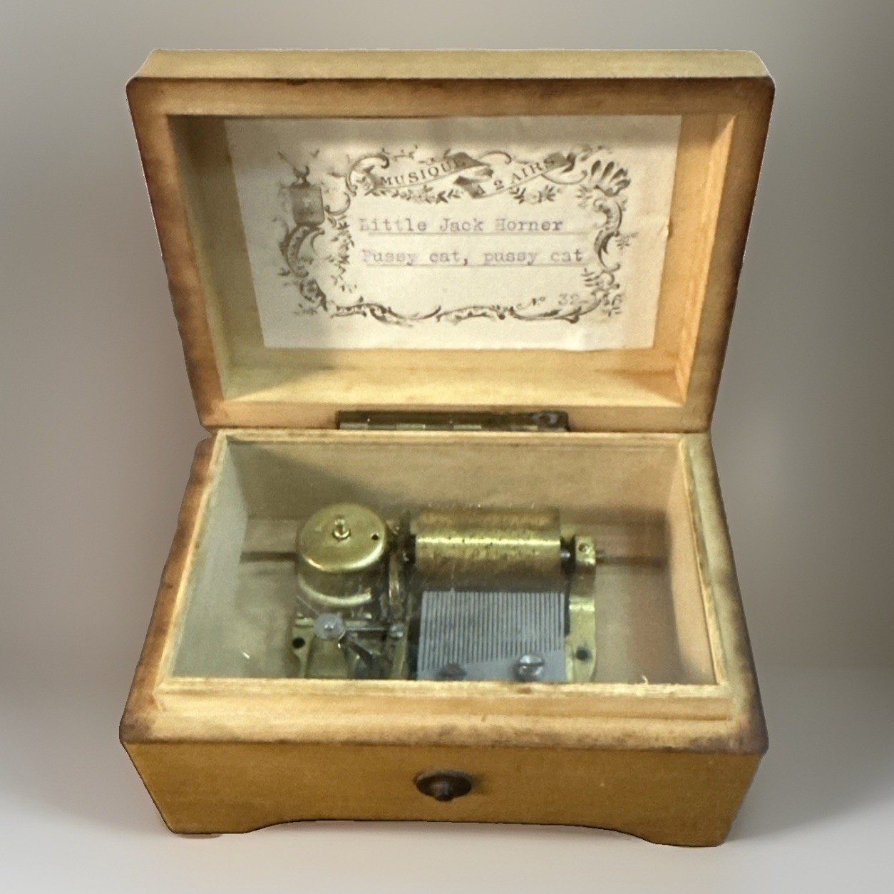 Vintage Thorens Swiss Music Box Wood 2 Tune Little Jack Horner Pussy Cat 1940s Vintage Thorens Swiss Music Box Wood 2 Tune Little Jack Horner Pussy Cat 1940s