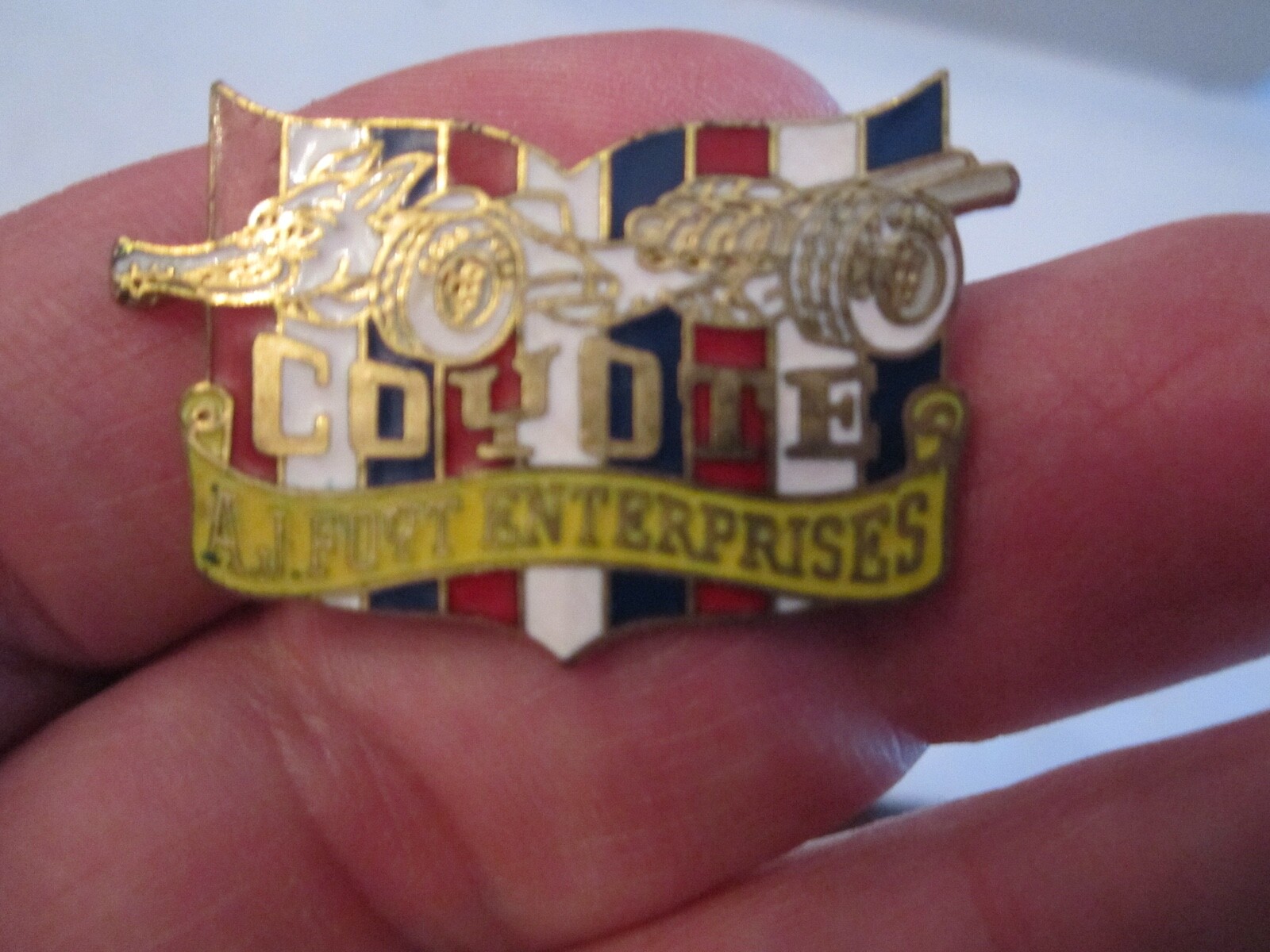 VINTAGE COYOTE A.J. FOYT ENTERPRISES METAL BADGE LAPEL PIN - BBA-15