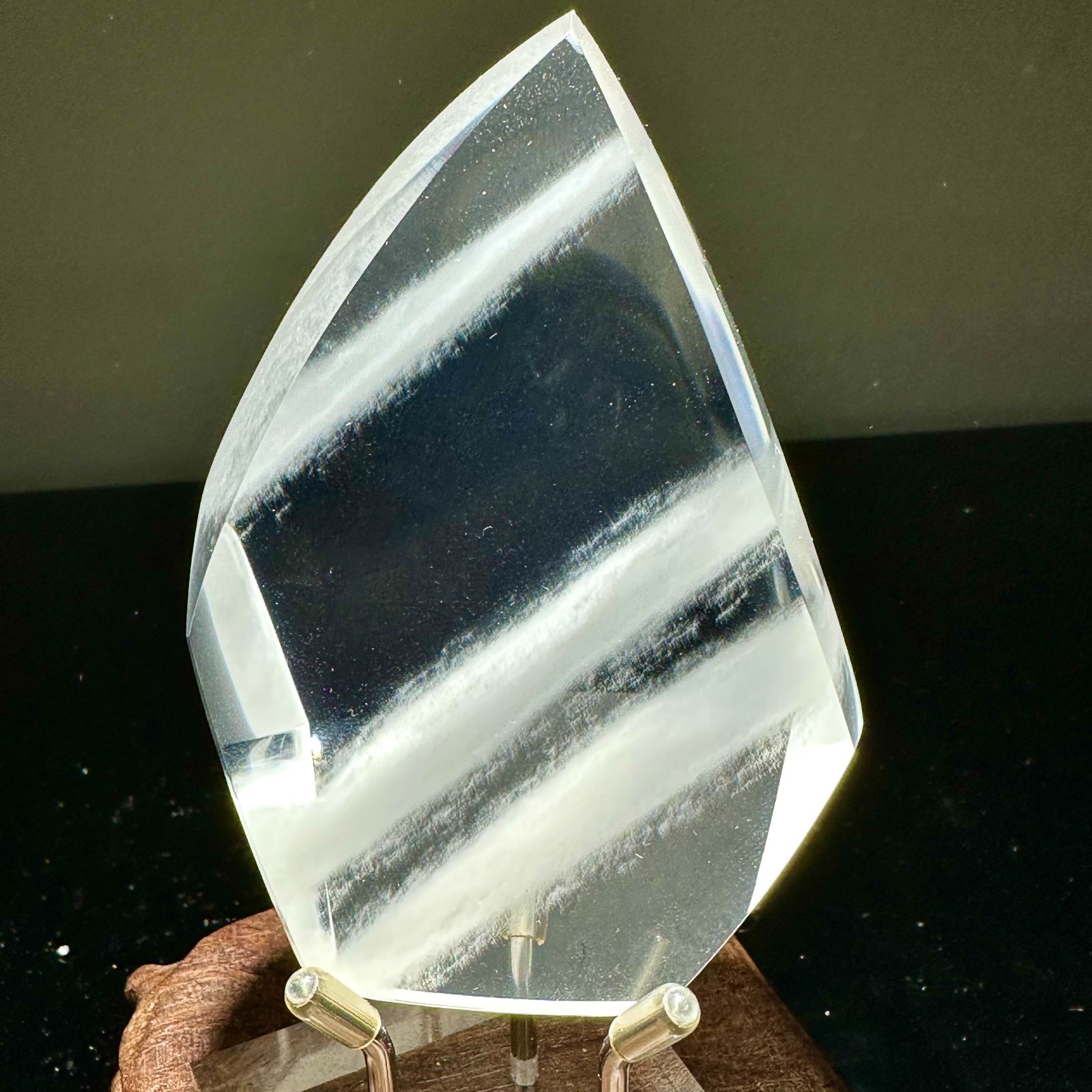 217g Rare Top Natural Thousand Layer Transparent Crystal Energy Spiritual Gem 217g Rare Top Natural Thousand Layer Transparent Crystal Energy Spiritual Gem
