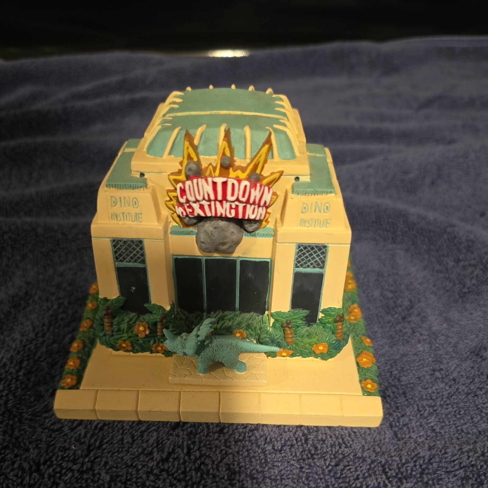Rare Disney Animal Kingdom Count Down To Extinction Hinged Building Sculpture Rare Disney Animal Kingdom Count Down To Extinction Hinged Building Sculpture