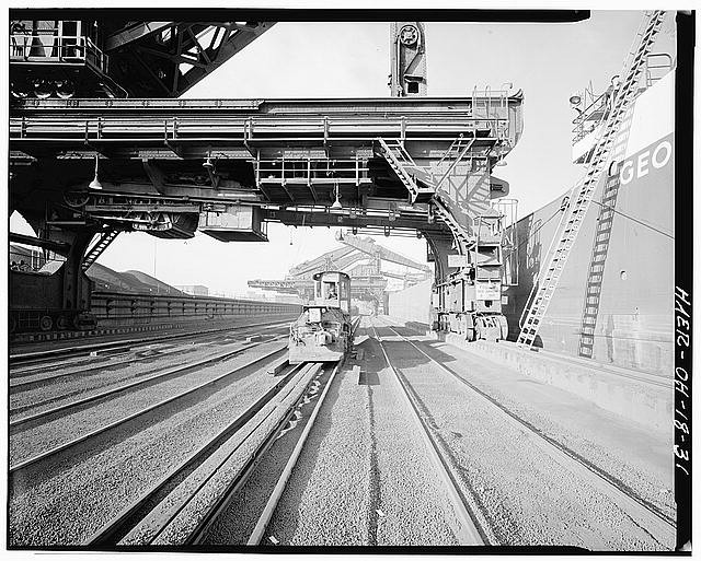Photo:Hulett No. 4 Rail Wheeled Ore Unloader 1900s Steel Dock