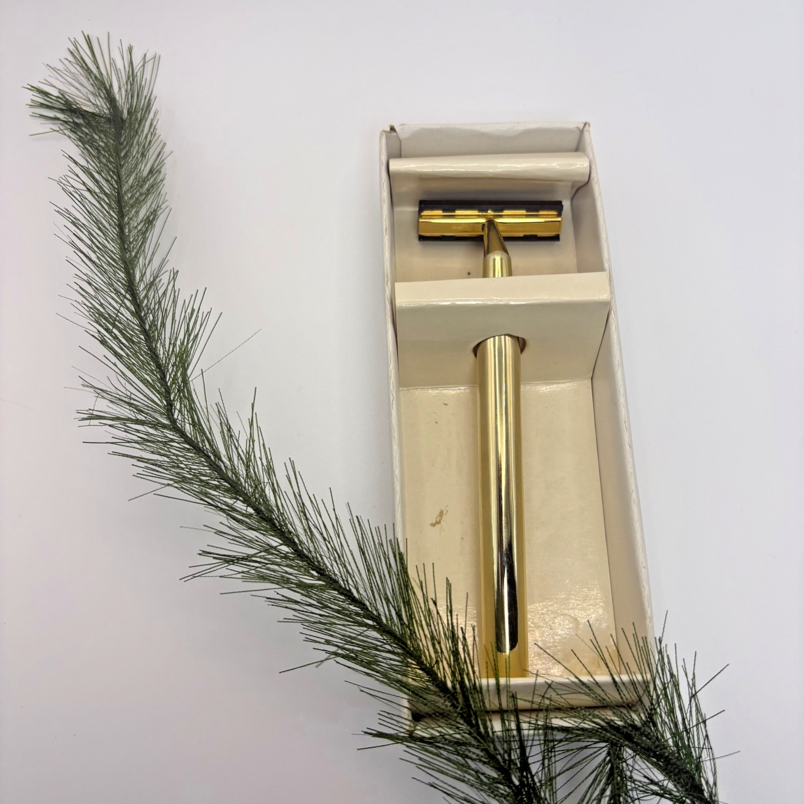 New Vintage Brass/Gold Tone Razor Handle Unbranded Barber Hairstylist Heavy Gift New Vintage Brass/Gold Tone Razor Handle Unbranded Barber Hairstylist Heavy Gift