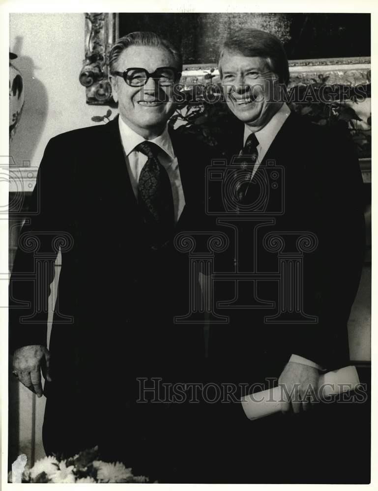 1977 Press Photo Former VP Nelson Rockefeller with President Jimmy Carter. 1977 Press Photo Former VP Nelson Rockefeller with President Jimmy Carter.