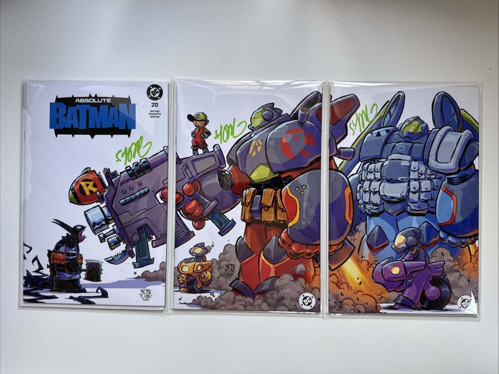 Absolute Batman #20 • Triple Connecting Covers signed by Skottie w/COA Brand New Absolute Batman #20 • Triple Connecting Covers signed by Skottie w/COA Brand New