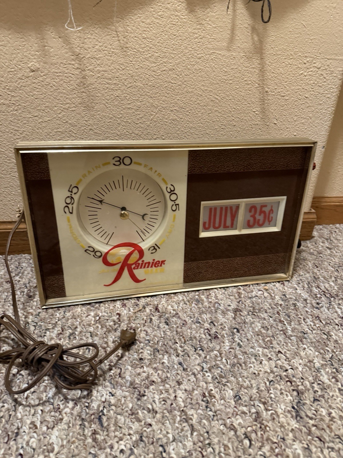 Vintage Rainier Beer Light Up Barometer Calendar Bar Sign Vintage Rainier Beer Light Up Barometer Calendar Bar Sign