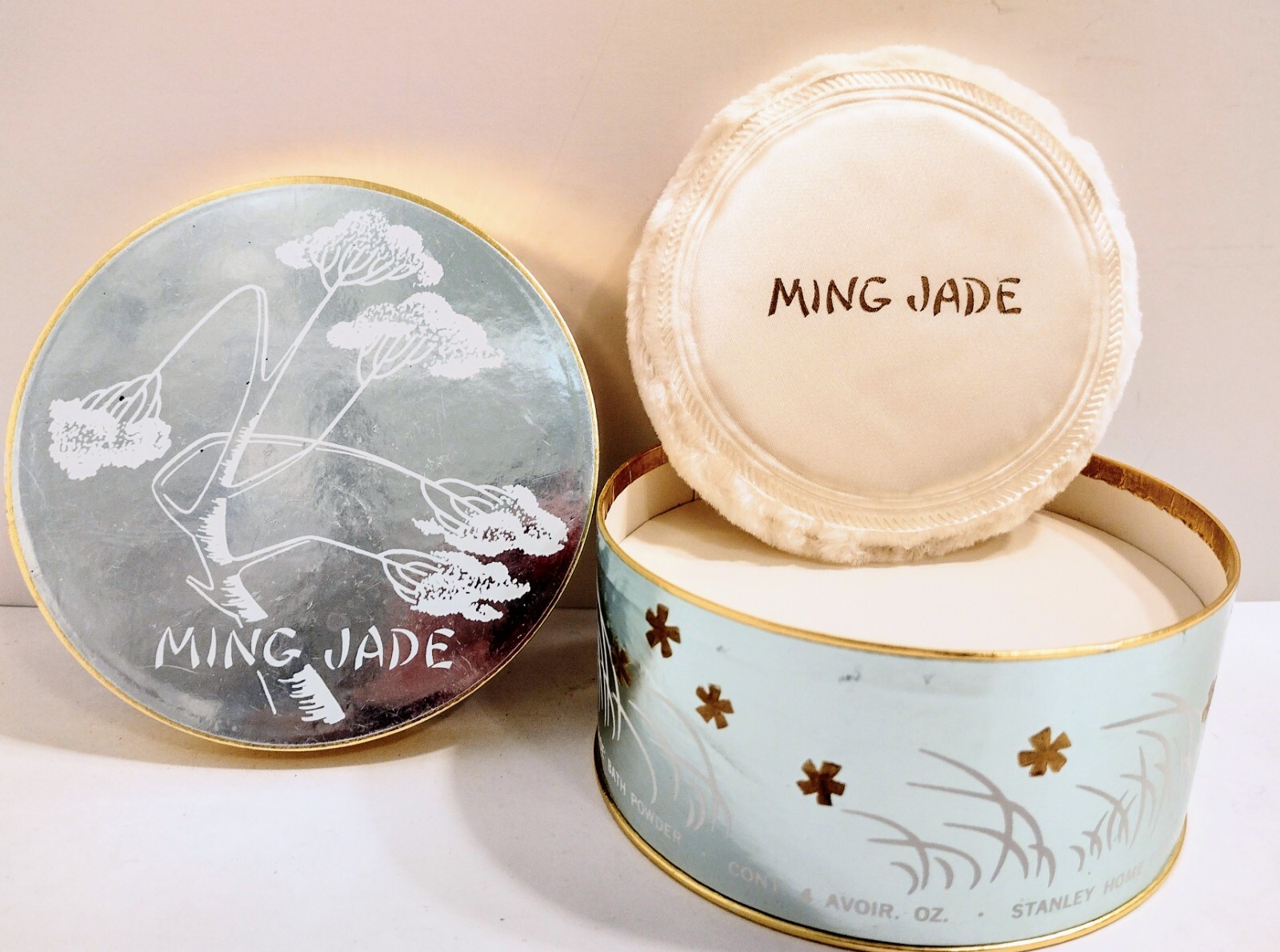 Vintage NOS Ming Jade Dusting Powder Stanley Home Products 3 x 4.5 x 4.75\ Vintage NOS Ming Jade Dusting Powder Stanley Home Products 3 x 4.5 x 4.75\