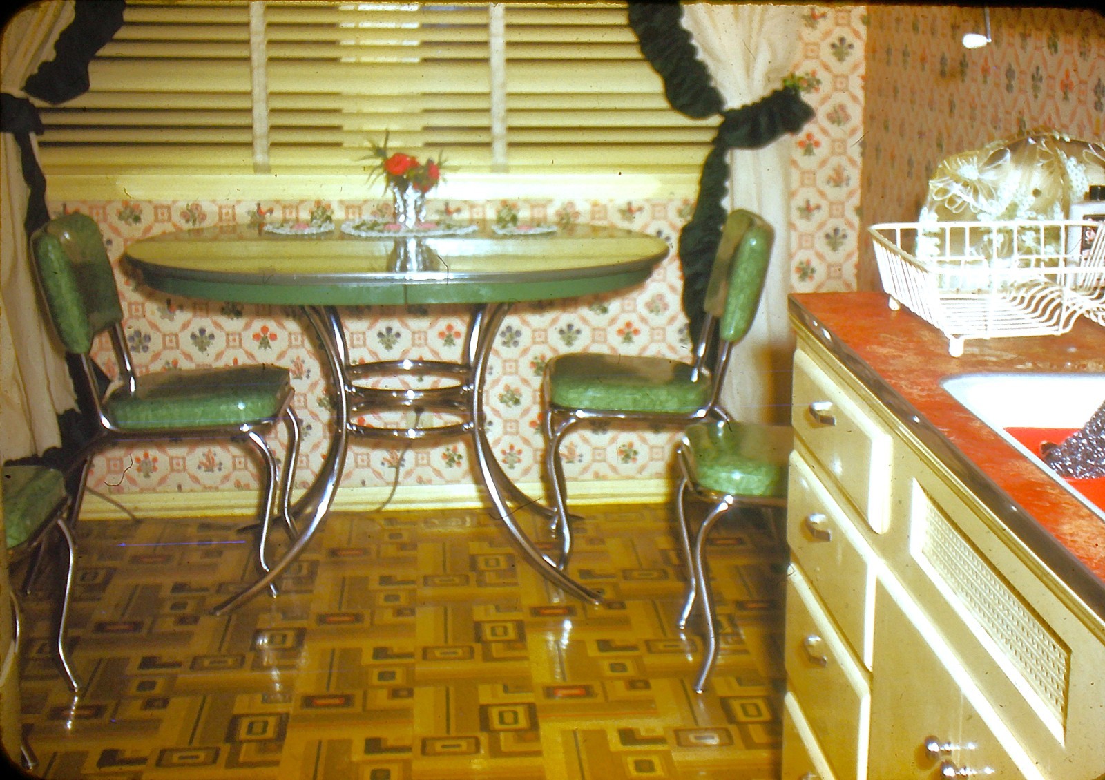 1950s Red Border Kodachrome KITCHEN SCENE RETRO GREEN TABLE CHAIRS CHROME LEGS 1950s Red Border Kodachrome KITCHEN SCENE RETRO GREEN TABLE CHAIRS CHROME LEGS