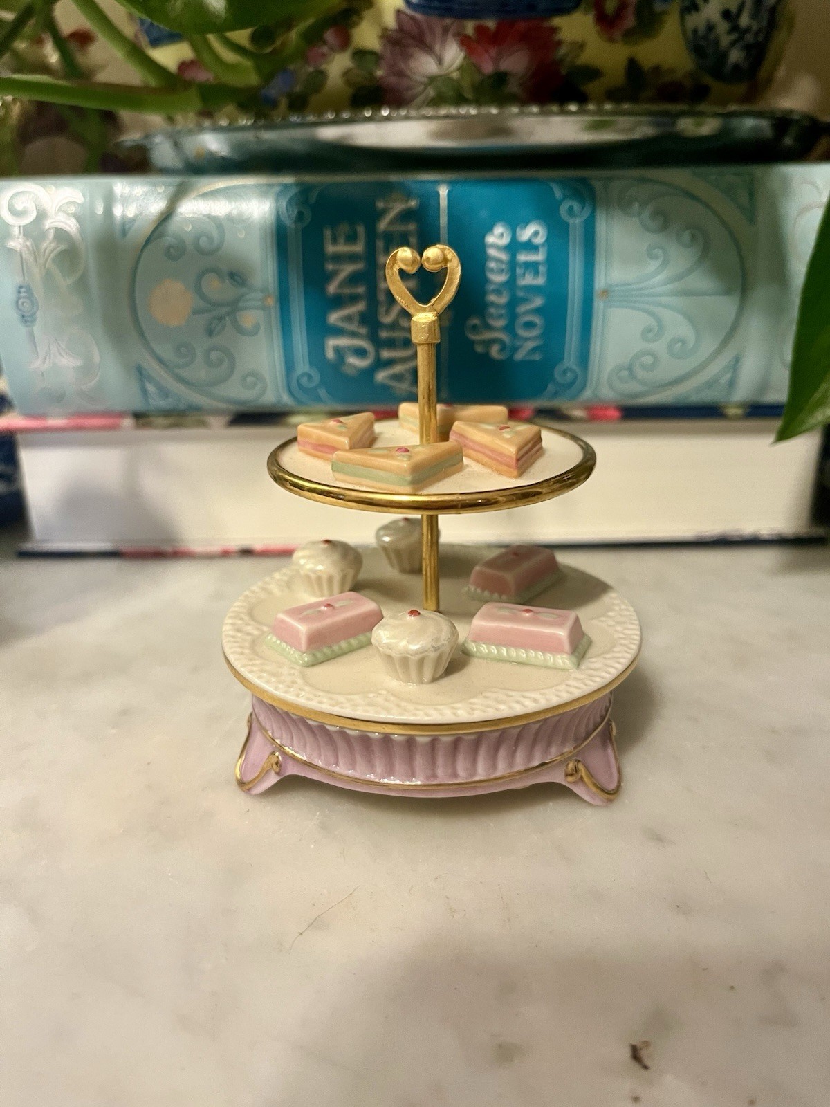 Lenox Village Treasures Tea At The Ritz Petit Fours Box READ Lenox Village Treasures Tea At The Ritz Petit Fours Box READ