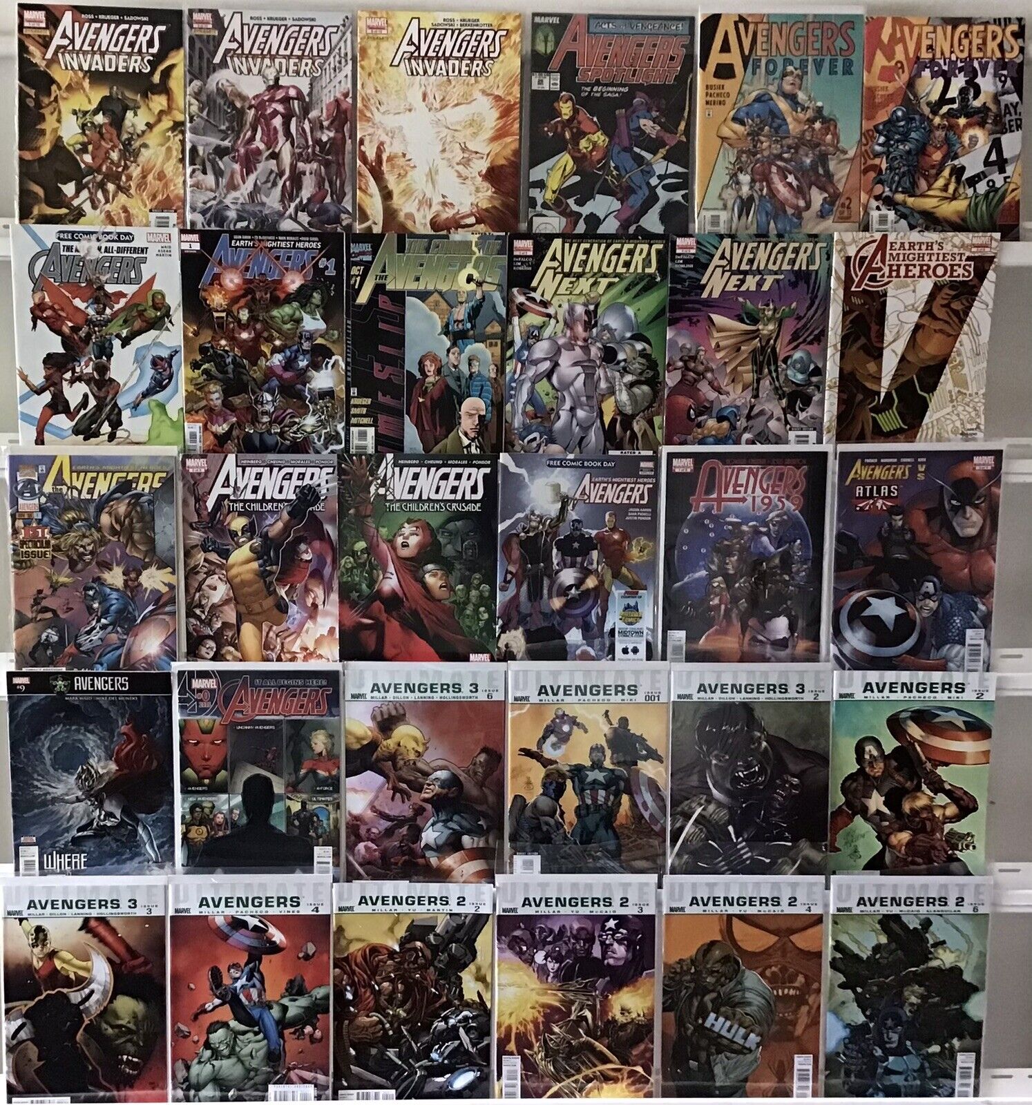 Marvel Avengers Comic Book Lot Of 30