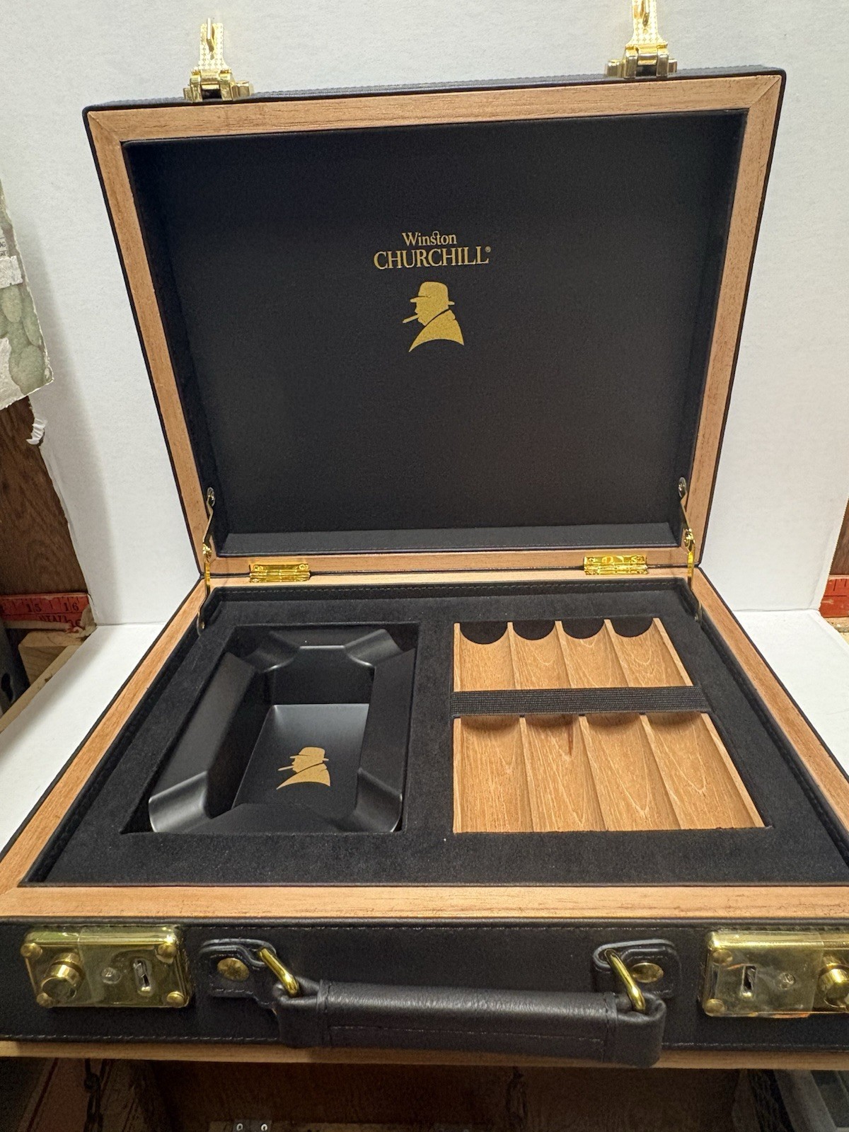Davidoff Winston Churchill Cigar Briefcase Ashtray Humidor Set With Booklet New Davidoff Winston Churchill Cigar Briefcase Ashtray Humidor Set With Booklet New