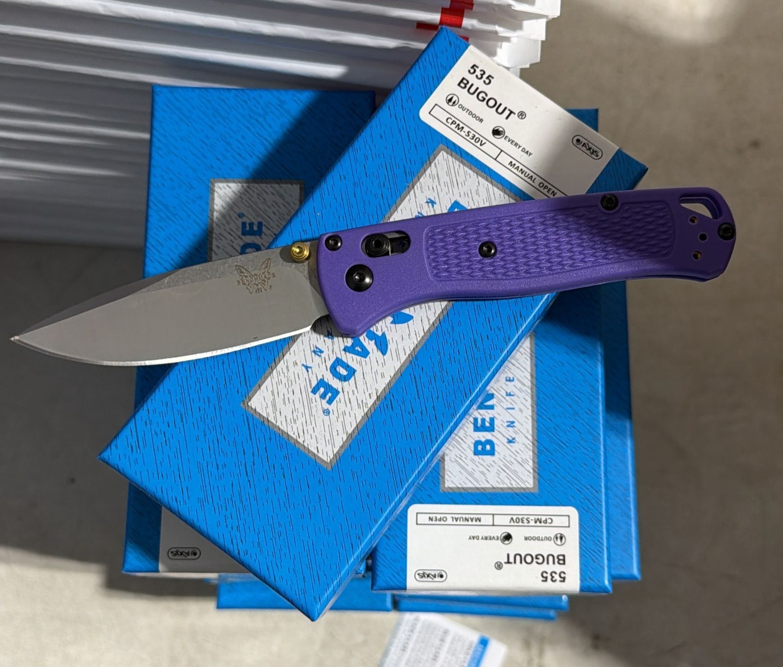 Benchmade 535 Bugout Folding Pocket Knife Purple Handle CPM-S30V Steel with Box Benchmade 535 Bugout Folding Pocket Knife Purple Handle CPM-S30V Steel with Box