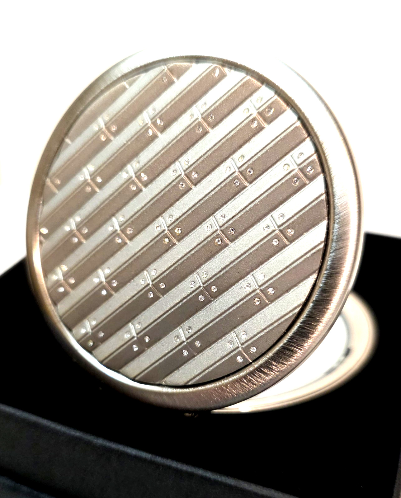 Irving Rice NEW MIRROR COMPACT Swarovski Crystals Magnifying NEW in Box Irving Rice NEW MIRROR COMPACT Swarovski Crystals Magnifying NEW in Box
