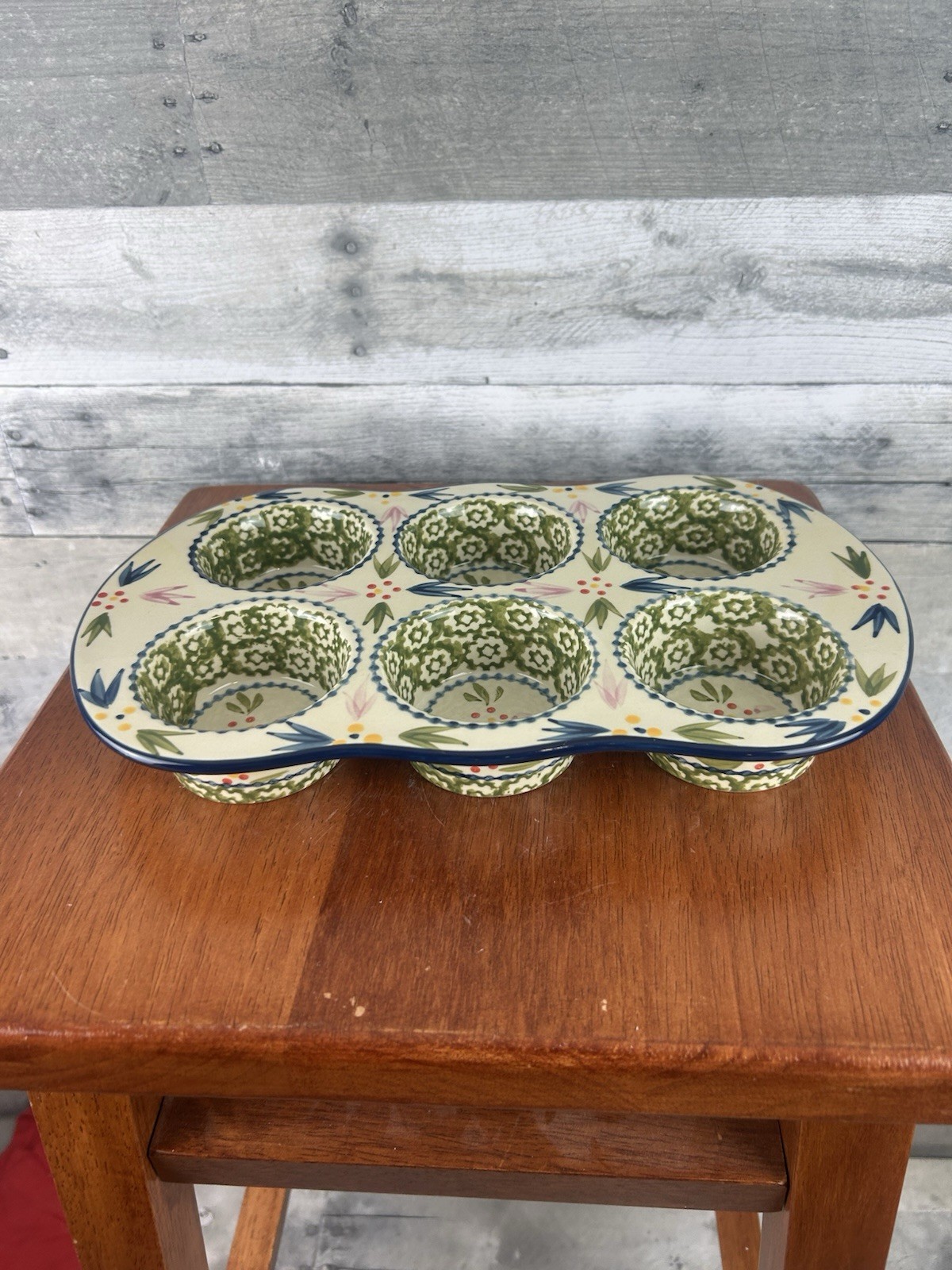 Temp-Tations Presentable Ovenware Old World 6 Cupcake Muffin Pan KFI-XNG-759827 Temp-Tations Presentable Ovenware Old World 6 Cupcake Muffin Pan KFI-XNG-759827