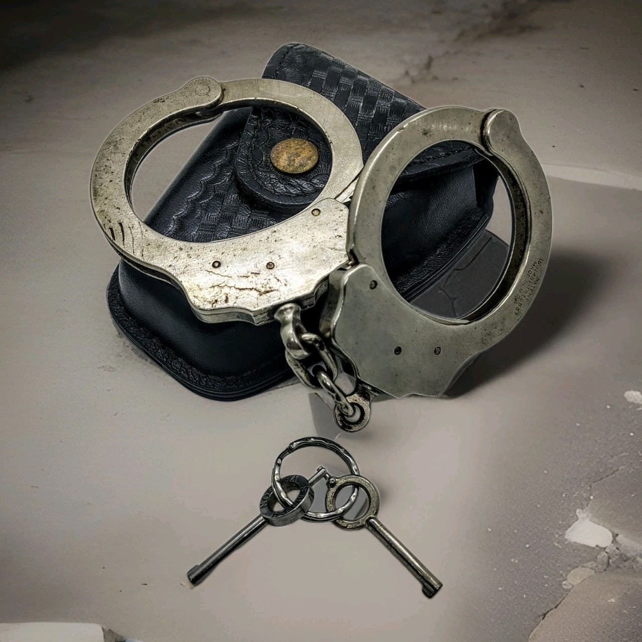 Vintage 1930s Peerless Handcuffs Springfield MA W/2 Keys & Case Working